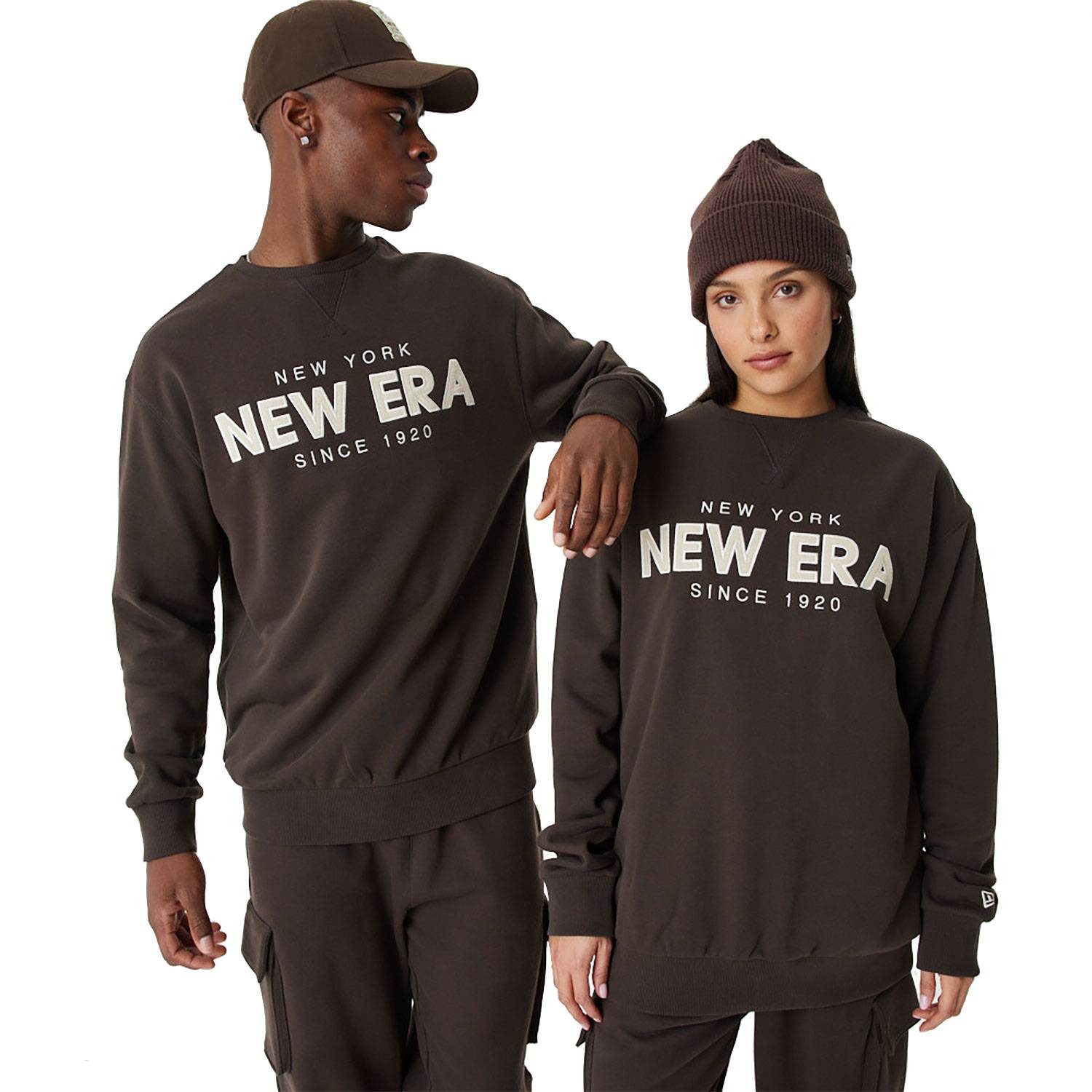 New Era Sweater Sweatpulli New Era NE Wordmark New Era (1-tlg) Großes "New Era" Logo-Stitch auf der Vorderseite