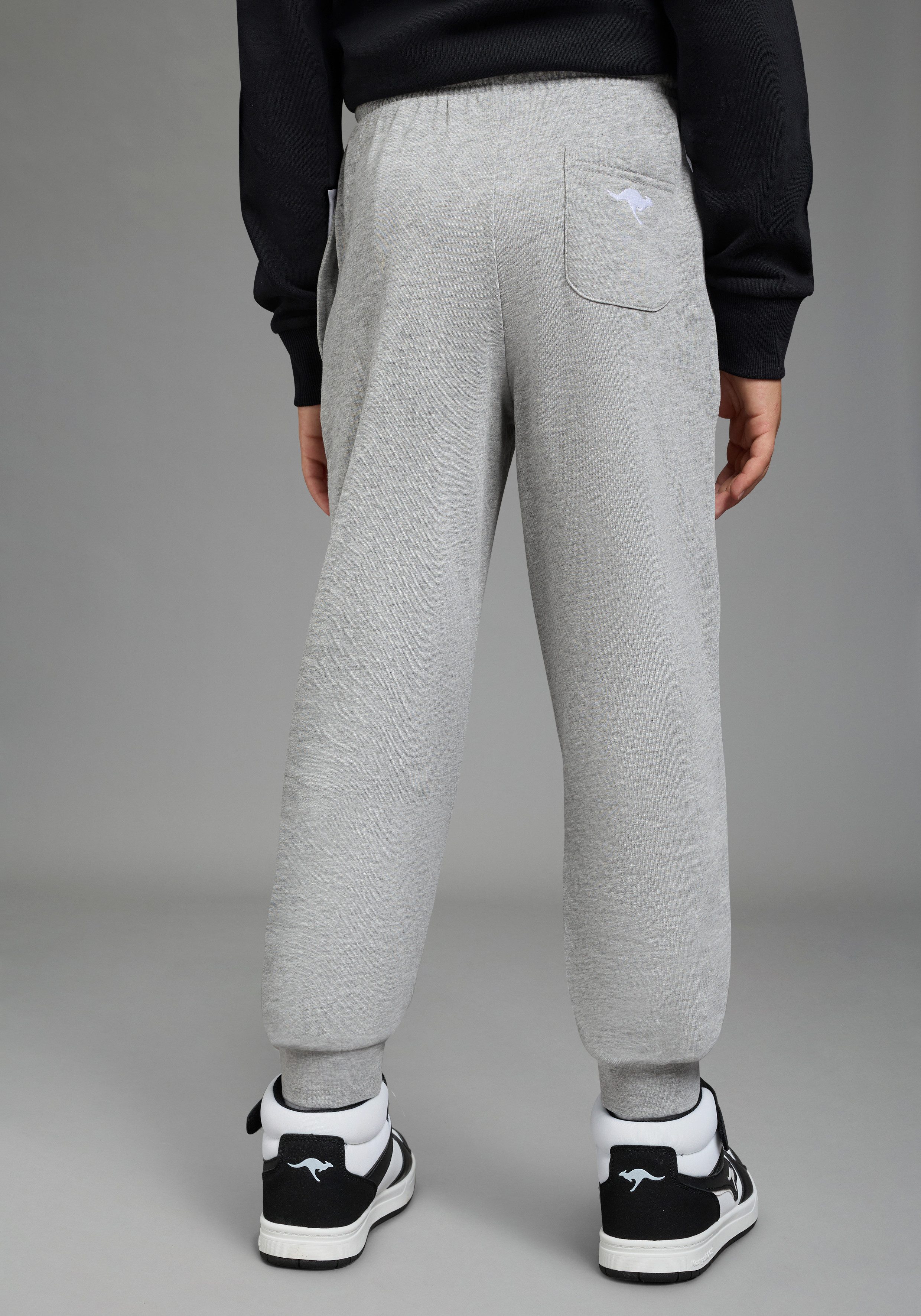KangaROOS Sweathose Joggingshose mit Logo-Stickerei, lässige Sweathose