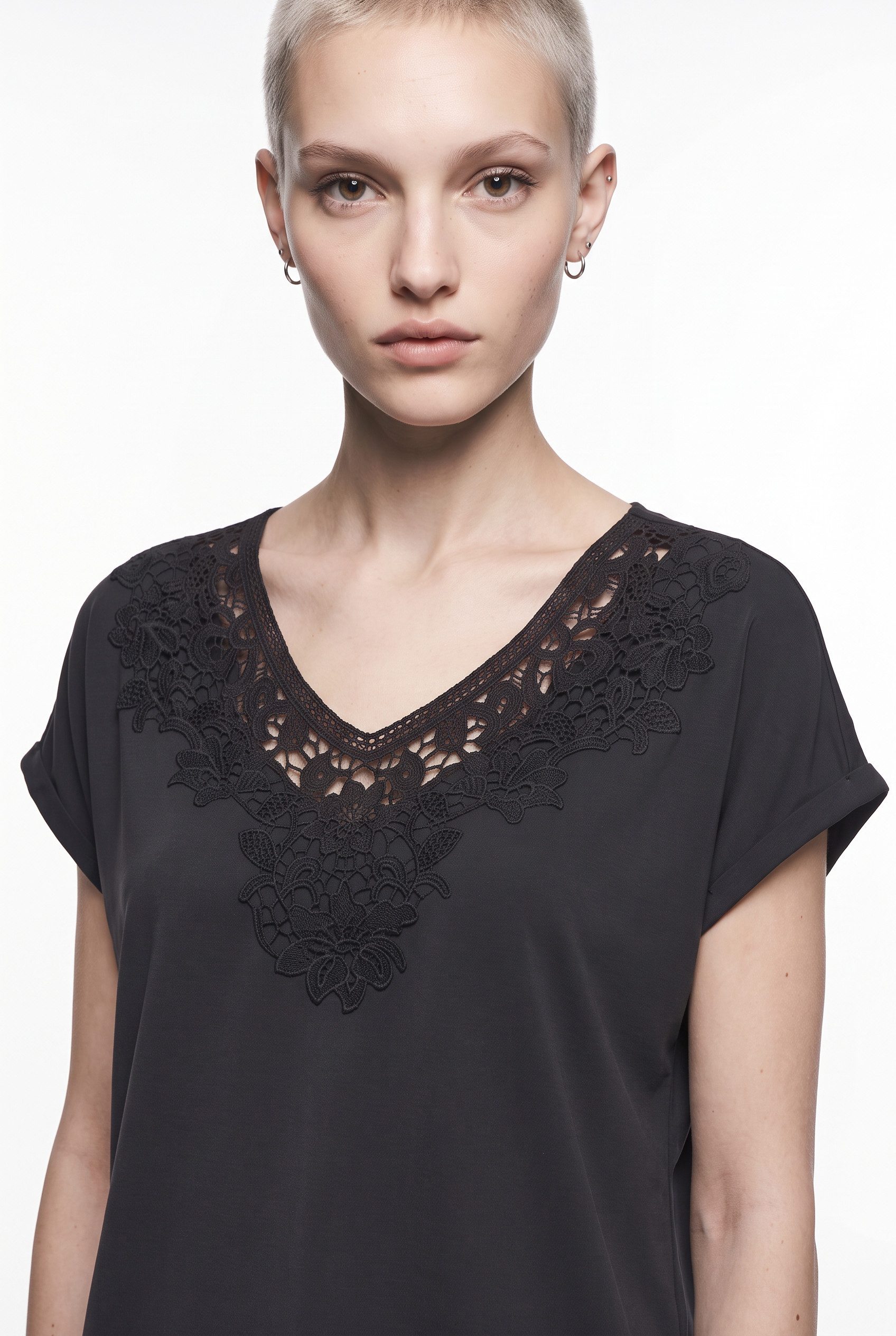 ONLY V-Shirt ONLFREE S/S CROCHET TOP CS JRS Materialmix, regular fit – Bild 2 von 5