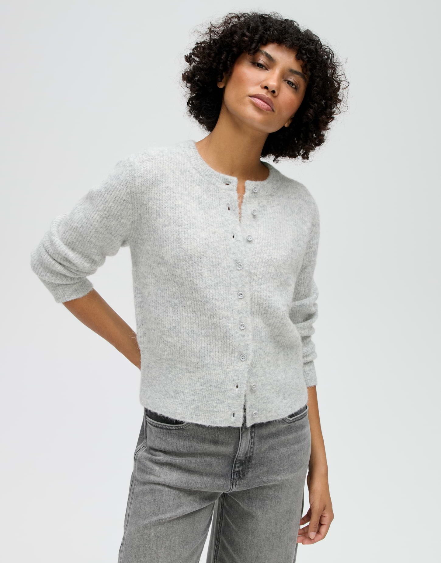 OPUS Strickjacke Dreni aus weicher Wolle Figurbetonter Schnitt mit schmaler Silhouette und Rundhals