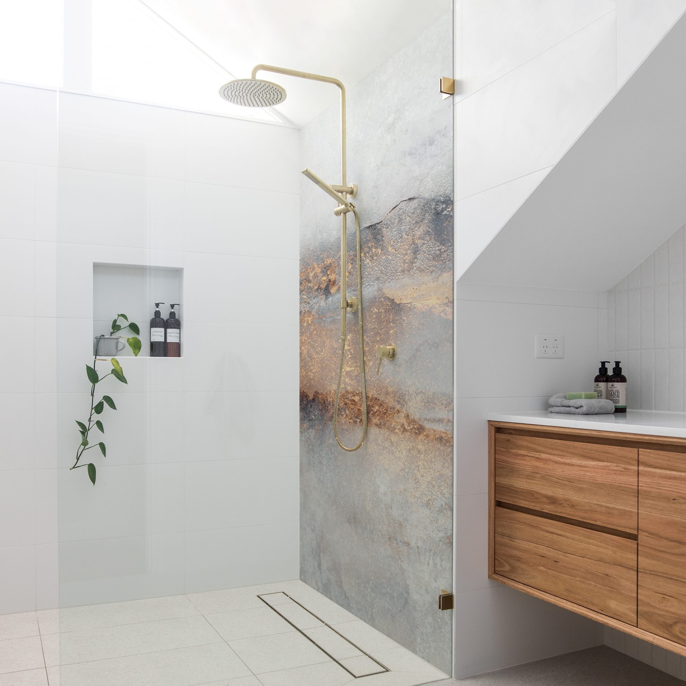 Bilderdepot24 Duschrückwand Fliesen Muster grau Duschrückwand ohne Bohren Dusche Motiv, (1-tlg., 0,61 mm starke Folie selbstklebend Wandpaneele Dusche versch. Größen), fugenlose & wasserfeste Motiv Rückwand Wandverkleidung für Duschkabine
