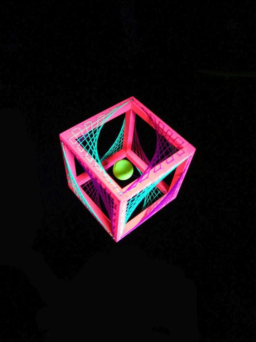 PSYWORK Dekoobjekt Schwarzlicht 3D Fadendeko Würfel 25cm, StringArt unter Schwarzlicht UV-aktiv, leuchtet "Fire"