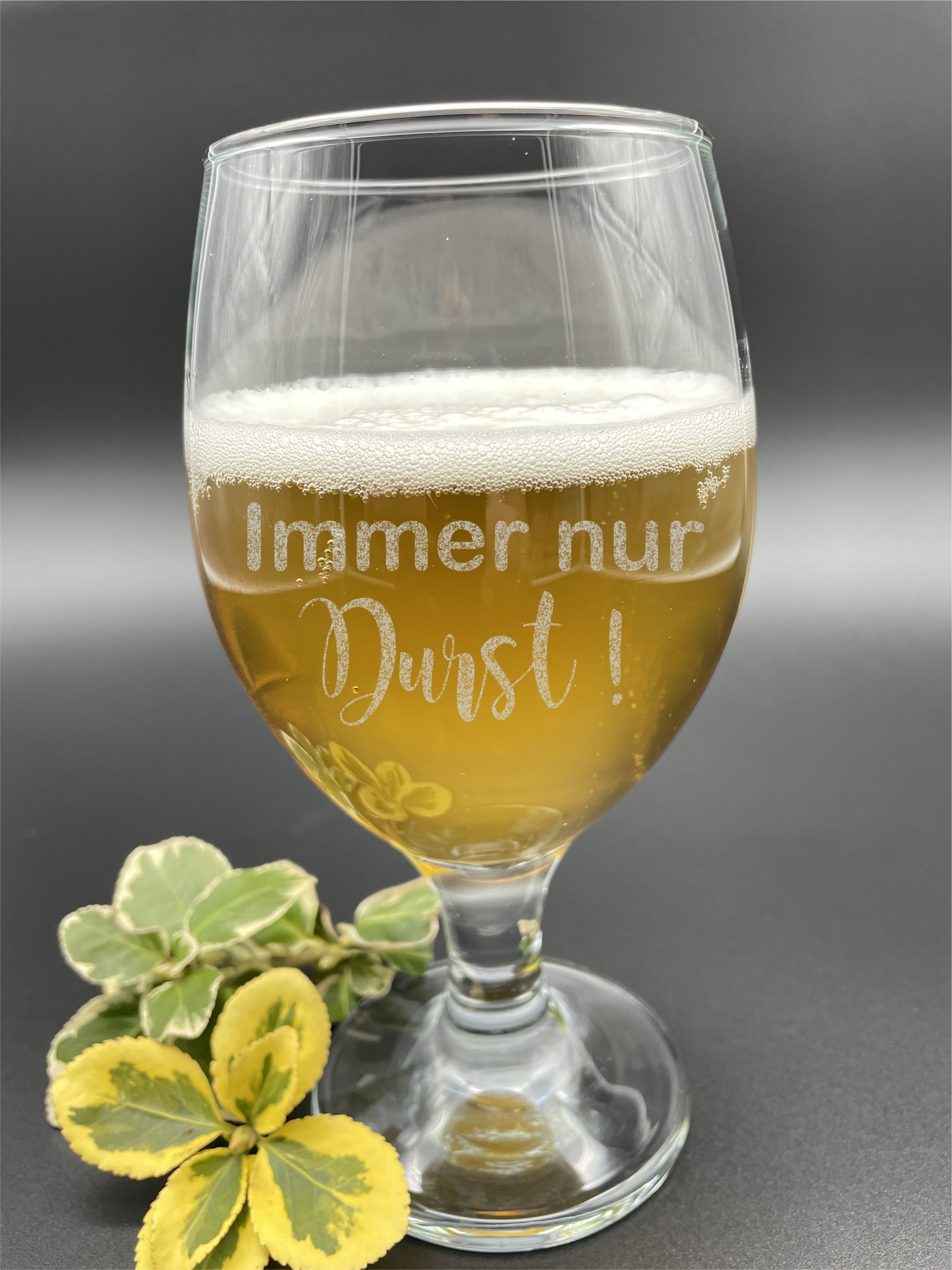 Wandtattoodesign Bierglas Trinkglas mit Gravur Spruch Immer nur Durst