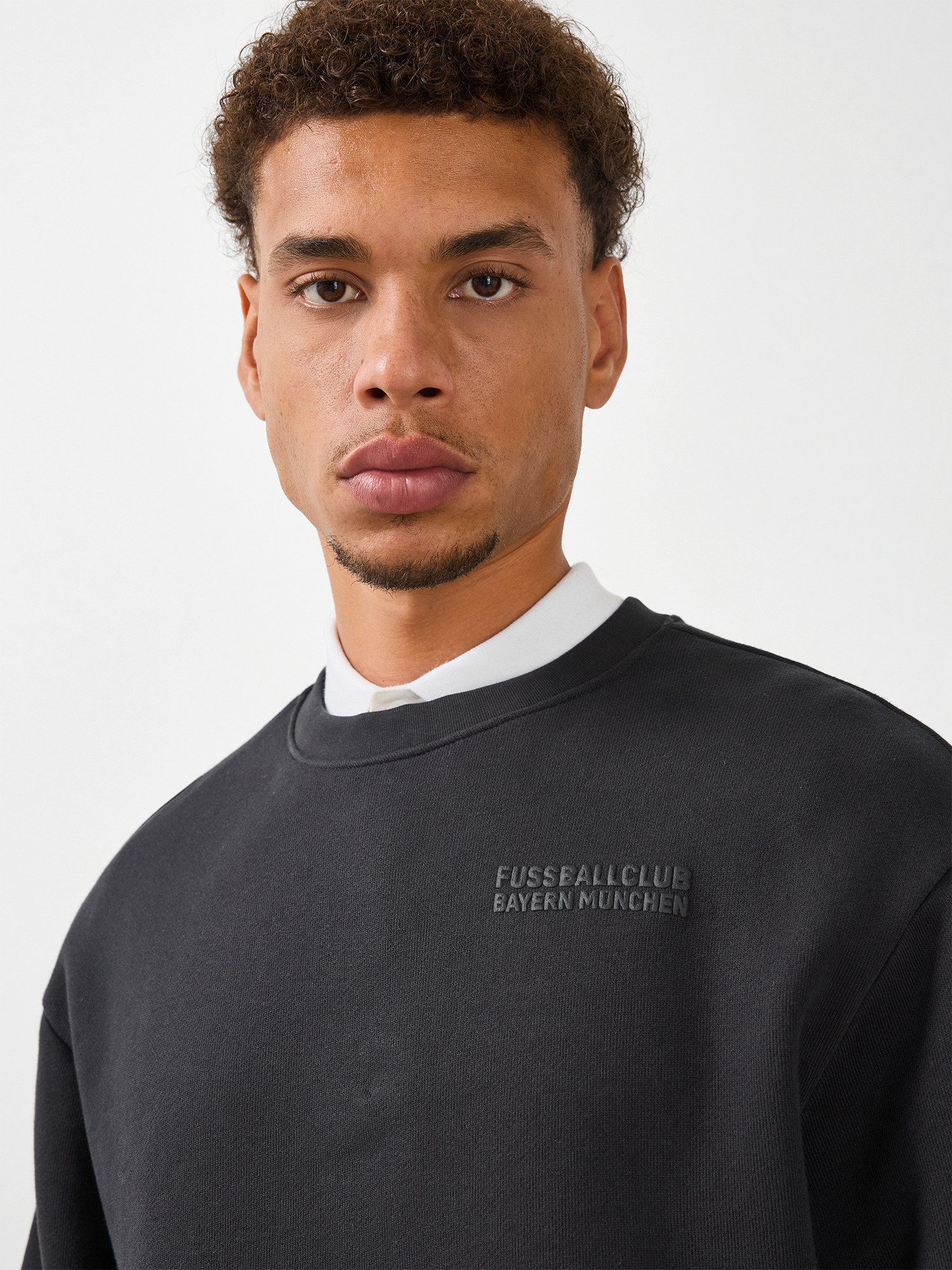 FC Bayern München Sweatshirt FC Bayern München, Sweatshirt Premium Essentials, Herren, Schwarz – Bild 5 von 5