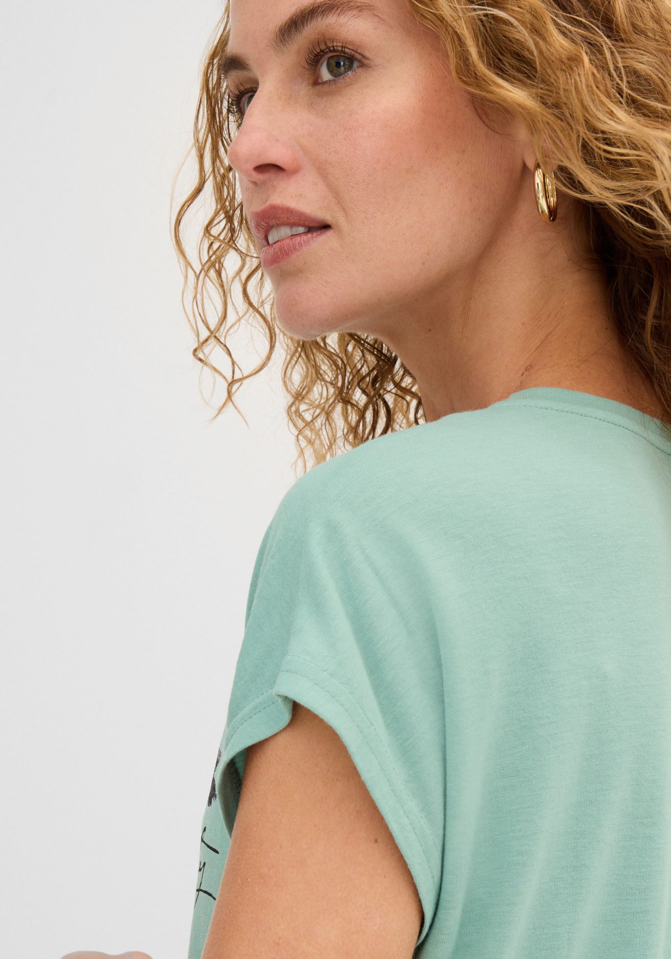 bonprix T-Shirt schmale Passform, Kurzarm, mit Glitzerdruck