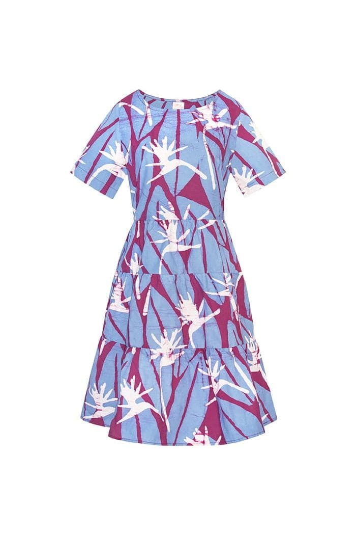Global Mamas Sommerkleid Tiered Dress Short - Birds of Paradise - Magenta Handgebatikt in Ghana · Unikat · Fair Trade zertifiziert (WFTO)