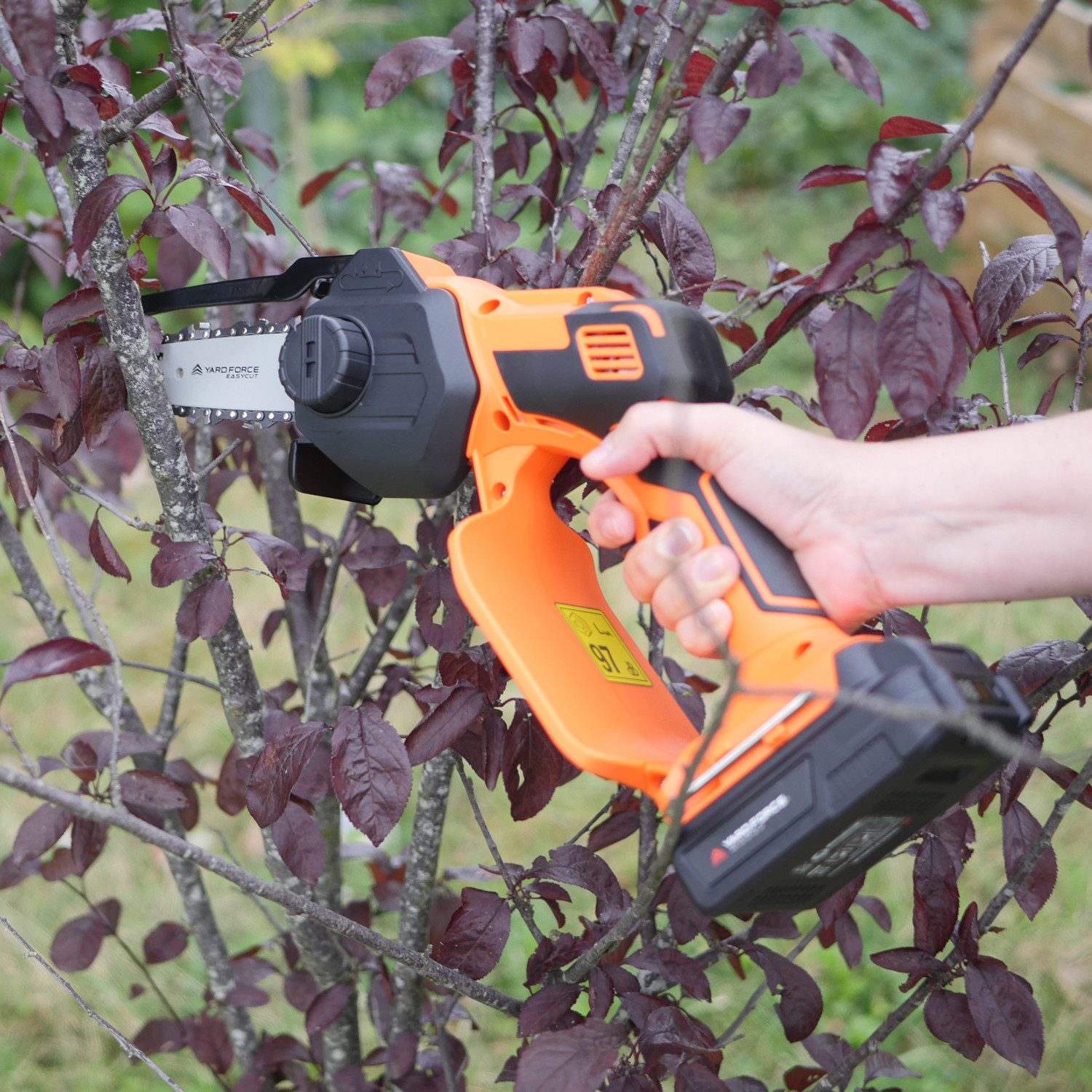 Yardforce Akku-Kettensäge LS C13A, mit kraftvollem 13‑cm-Schwert