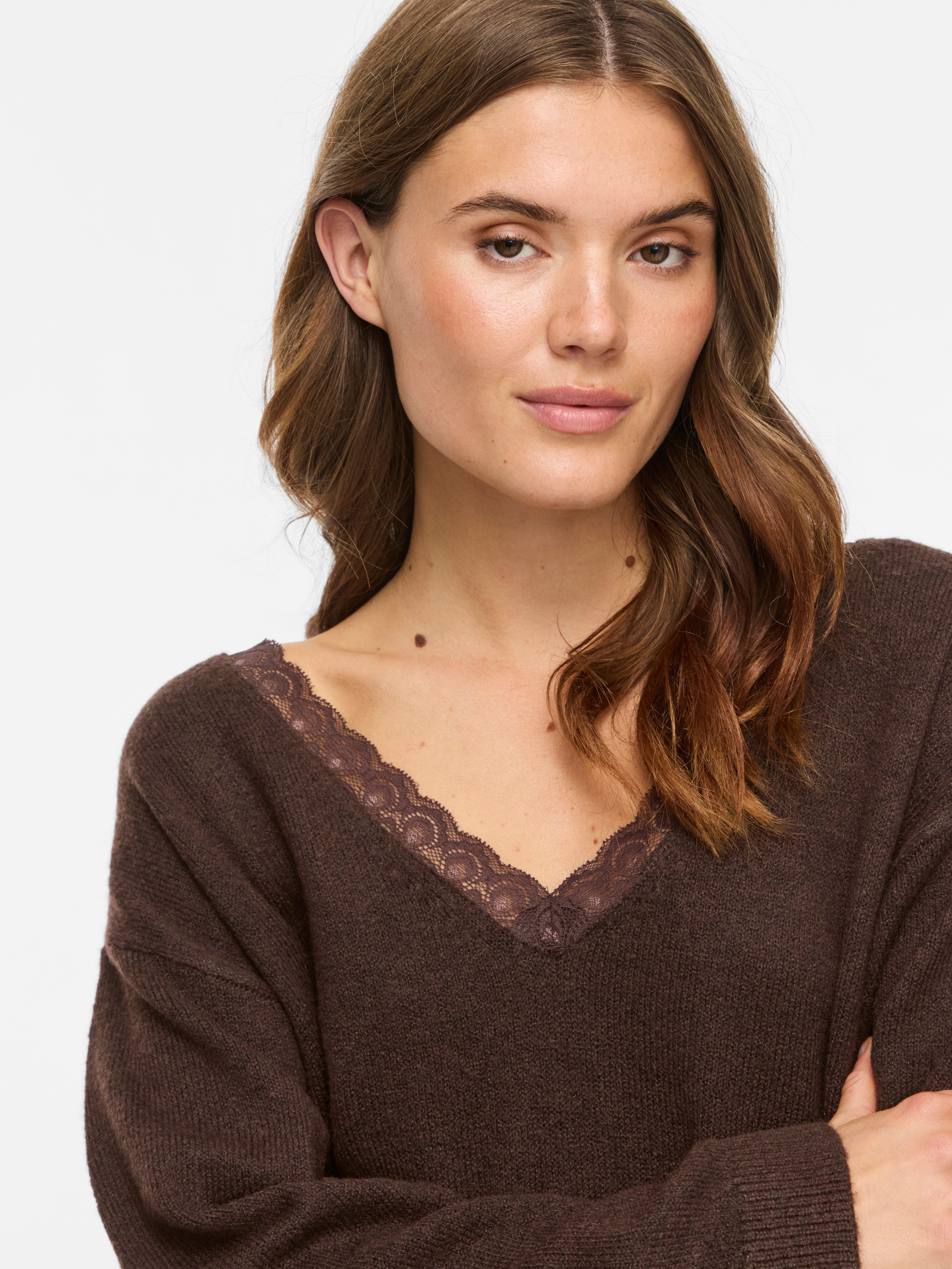 Vila V-Ausschnitt-Pullover VILIGA L/S V-NECK REV LACE KNIT TOP-NOOS Materialmix, Spitzen-Detail, regular fit – Bild 2 von 5