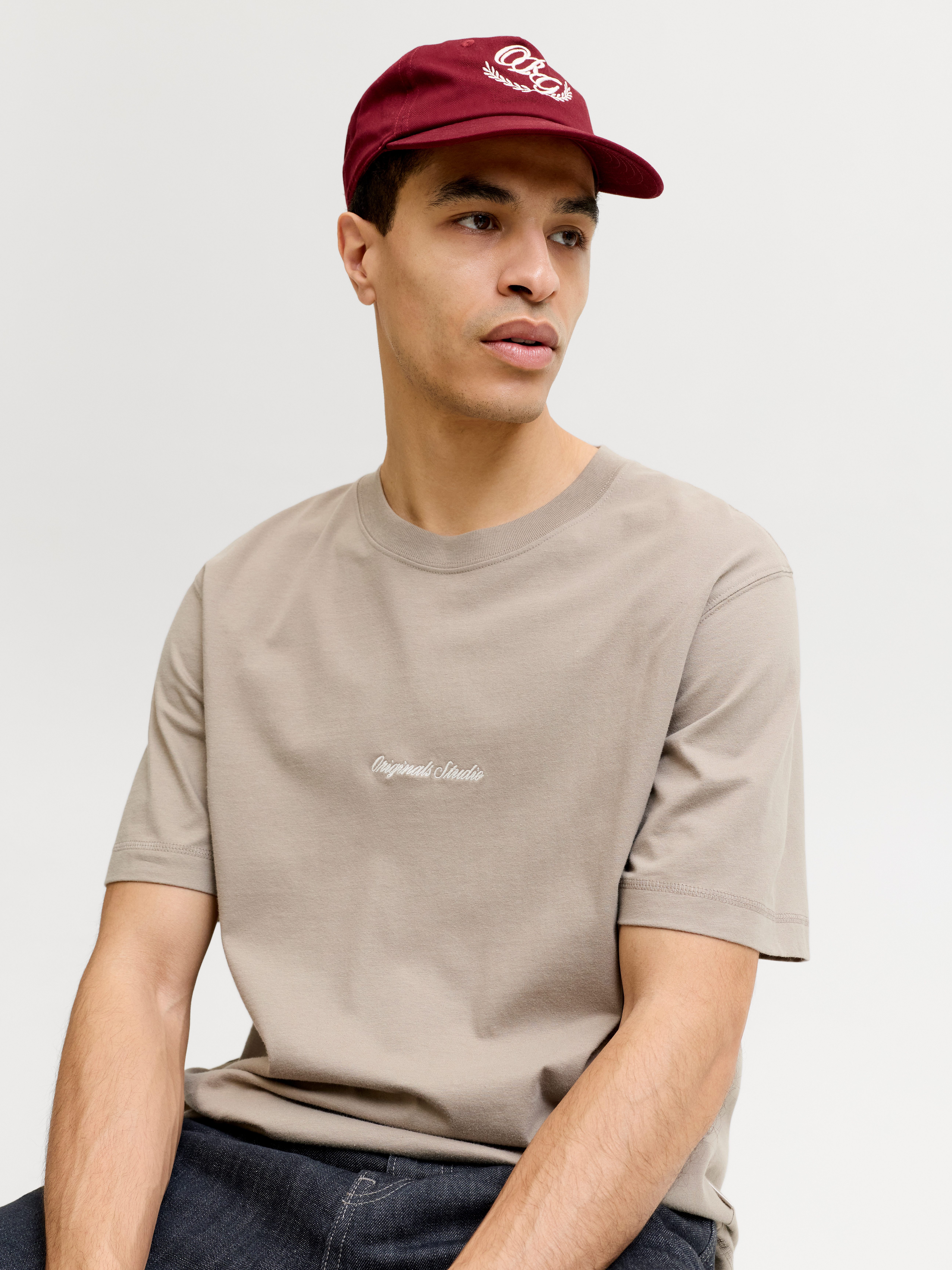 Jack & Jones Rundhalsshirt JORNORREBRO EMB TEE SS CREW NECK NOOS Baumwolle, locker geschnitten