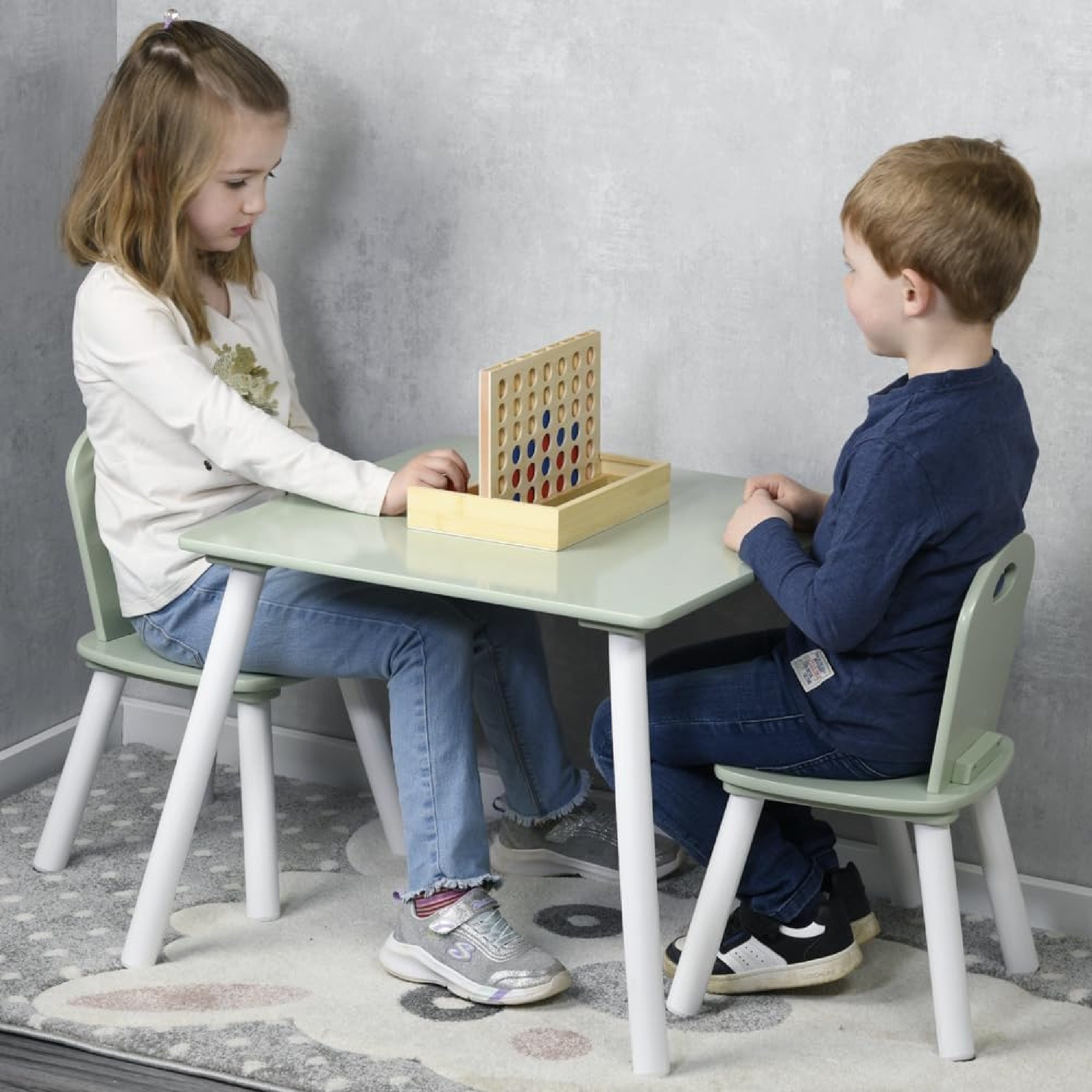 Kesper Kindertisch Kindertisch-Set mit zwei Stühlen, 55 x 55 x 45 cm, Faserplatten, Erfrischendes Salbeigrün, ideal für kreative Spielstunden