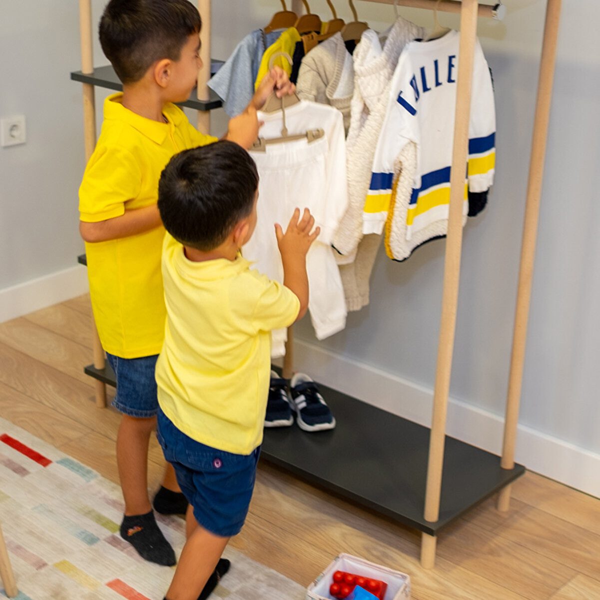 en.casa Kleiderständer, (1 St), Offene Garderobe mit Kleiderstange 91421454