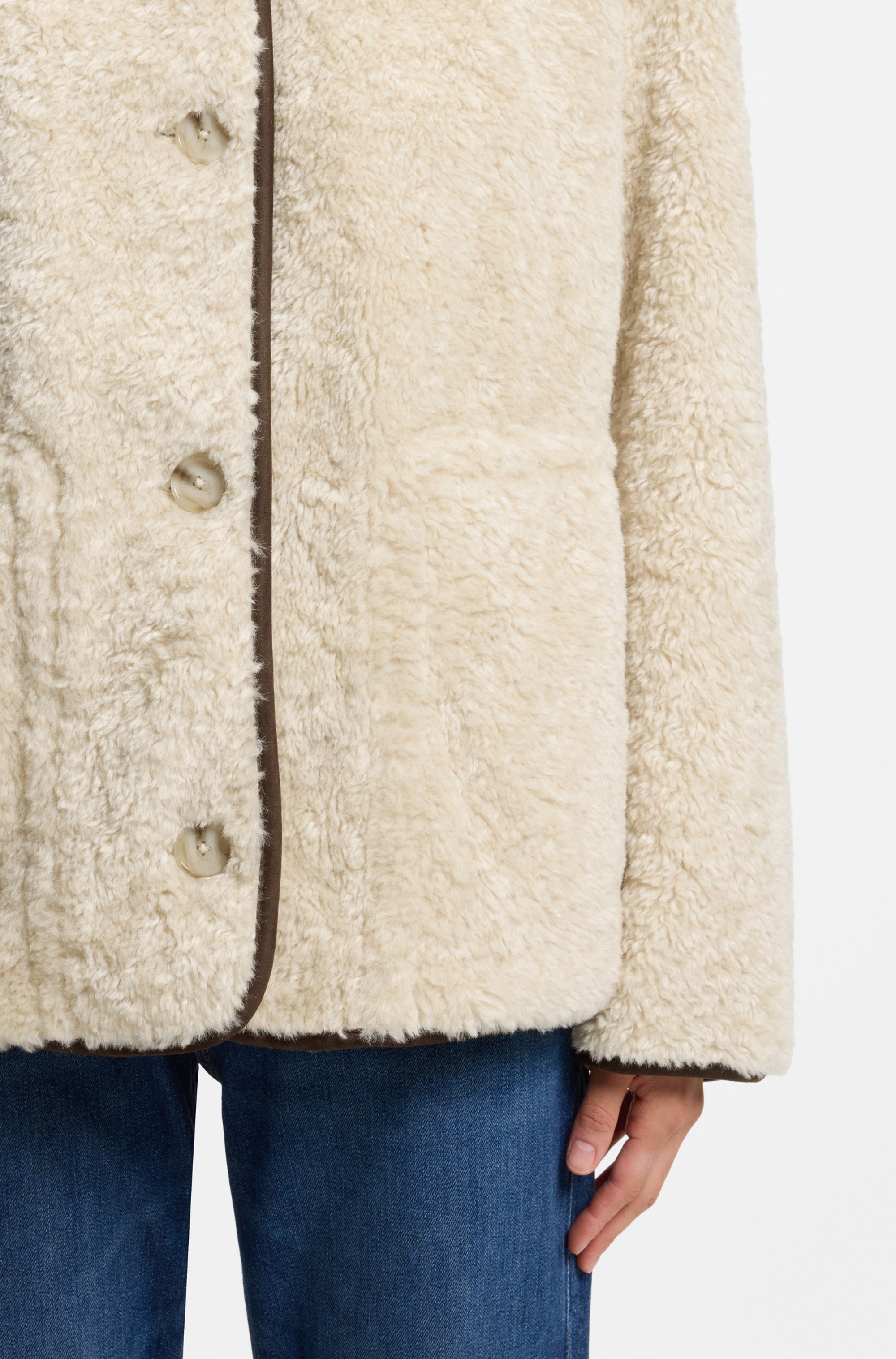 BOSS ORANGE Plüschjacke Cody Premium Damenmode aus softem Teddy-Gewebe, Relaxed Fit – Bild 3 von 5