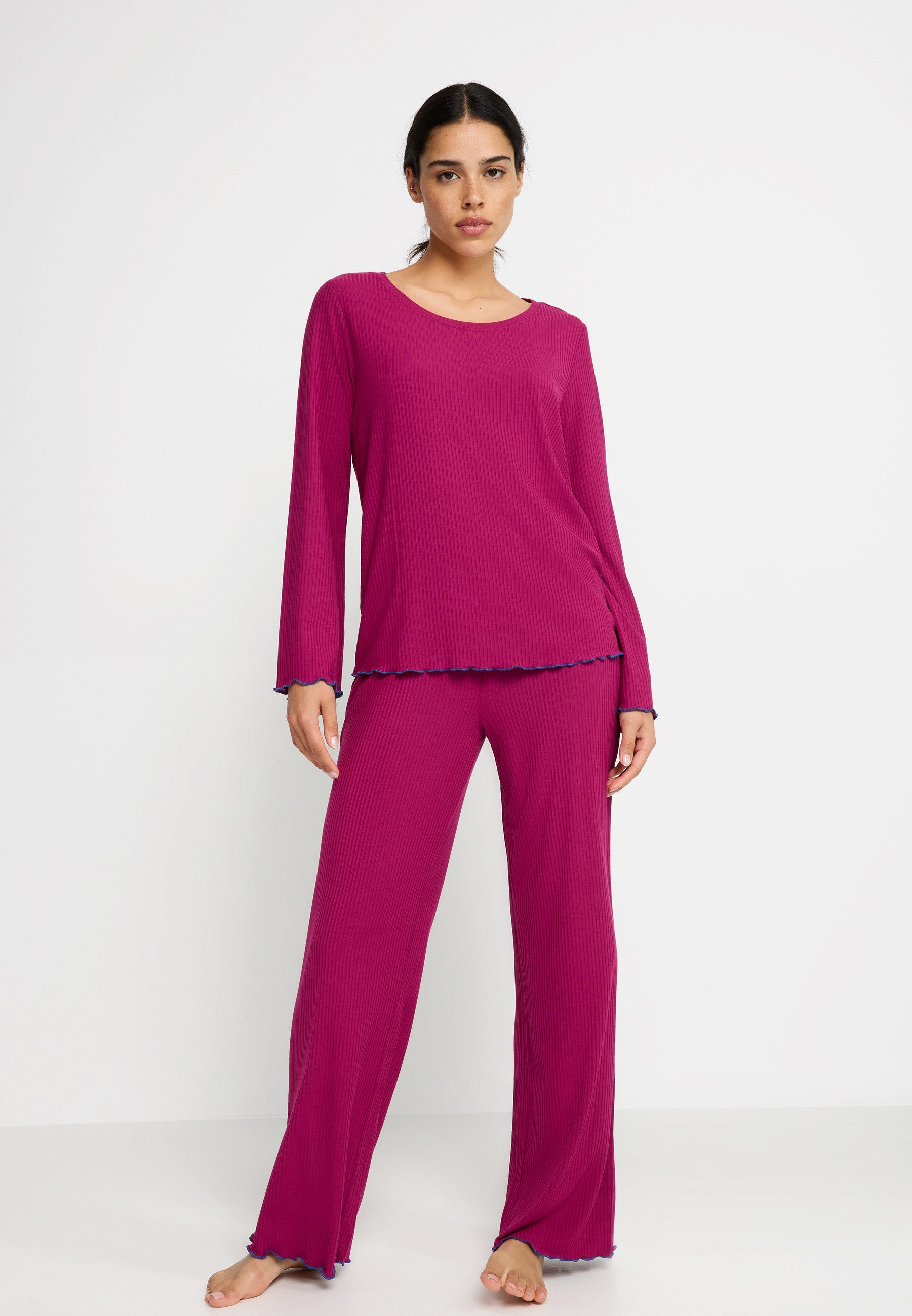 LSCN by LASCANA Pyjama (Set, 2 tlg) mit süßen Kräuselsäumen. Reduzierter Preis € 19,99. Unverbindliche Preisempfehlung € 44,99