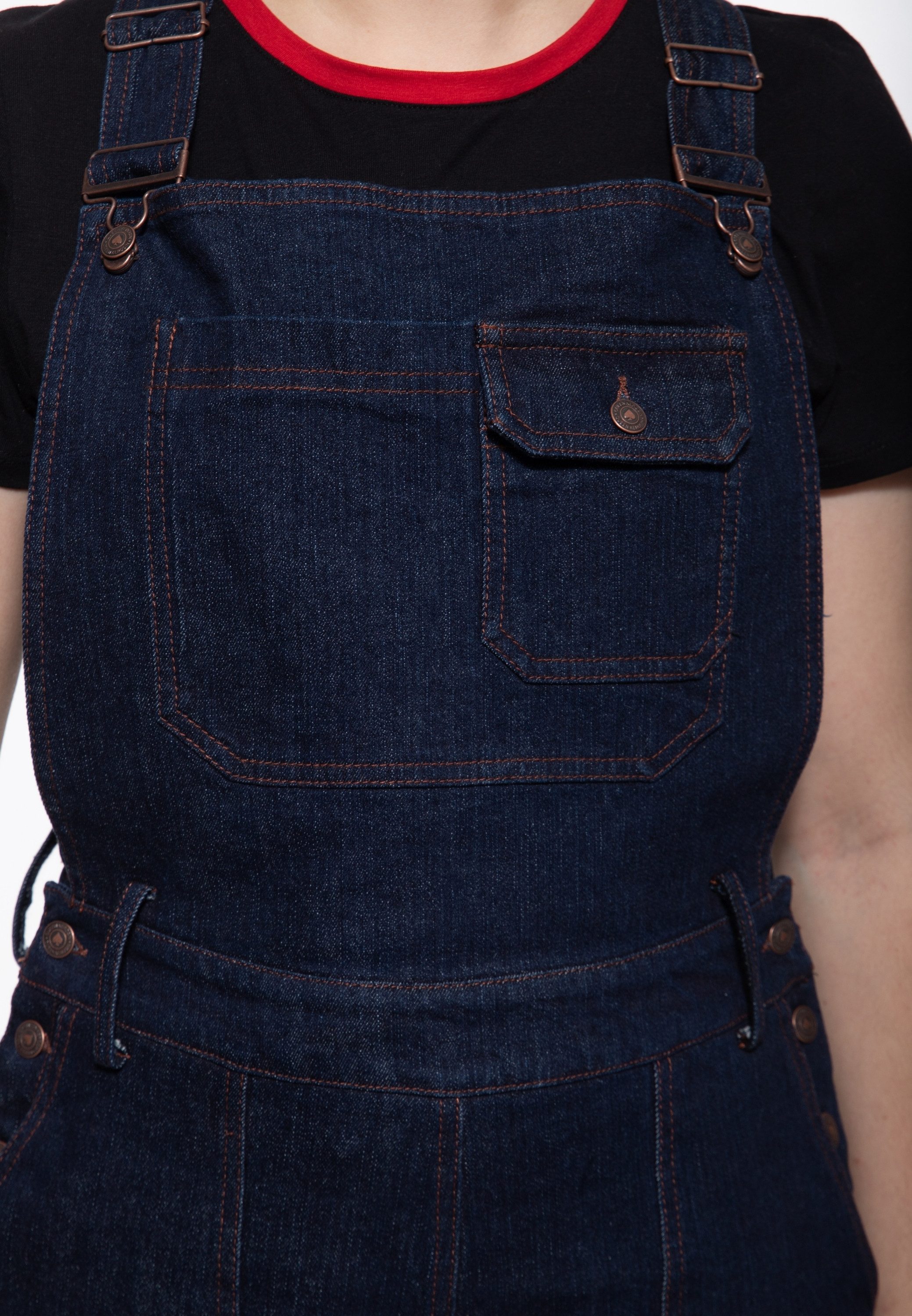 QueenKerosin Latzjeans Velma mit gekrempelten Beinabschlüssen