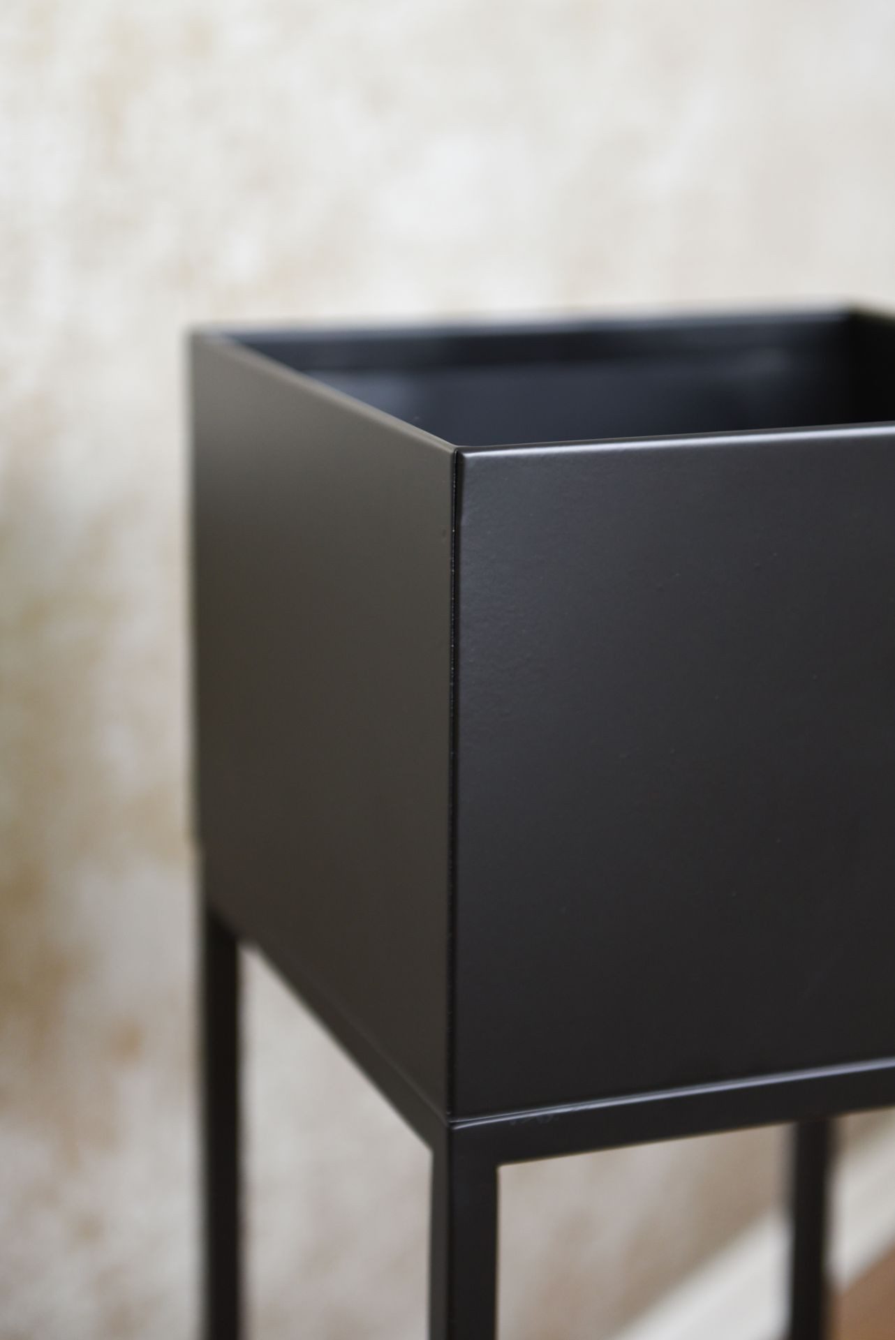 VIVANNO Blumentopf pulverbeschichtetes Stahlblech ELEVATE SQUARE Säule - Schwarz Matt (1 St), 25x25x79 cm – Bild 5 von 5