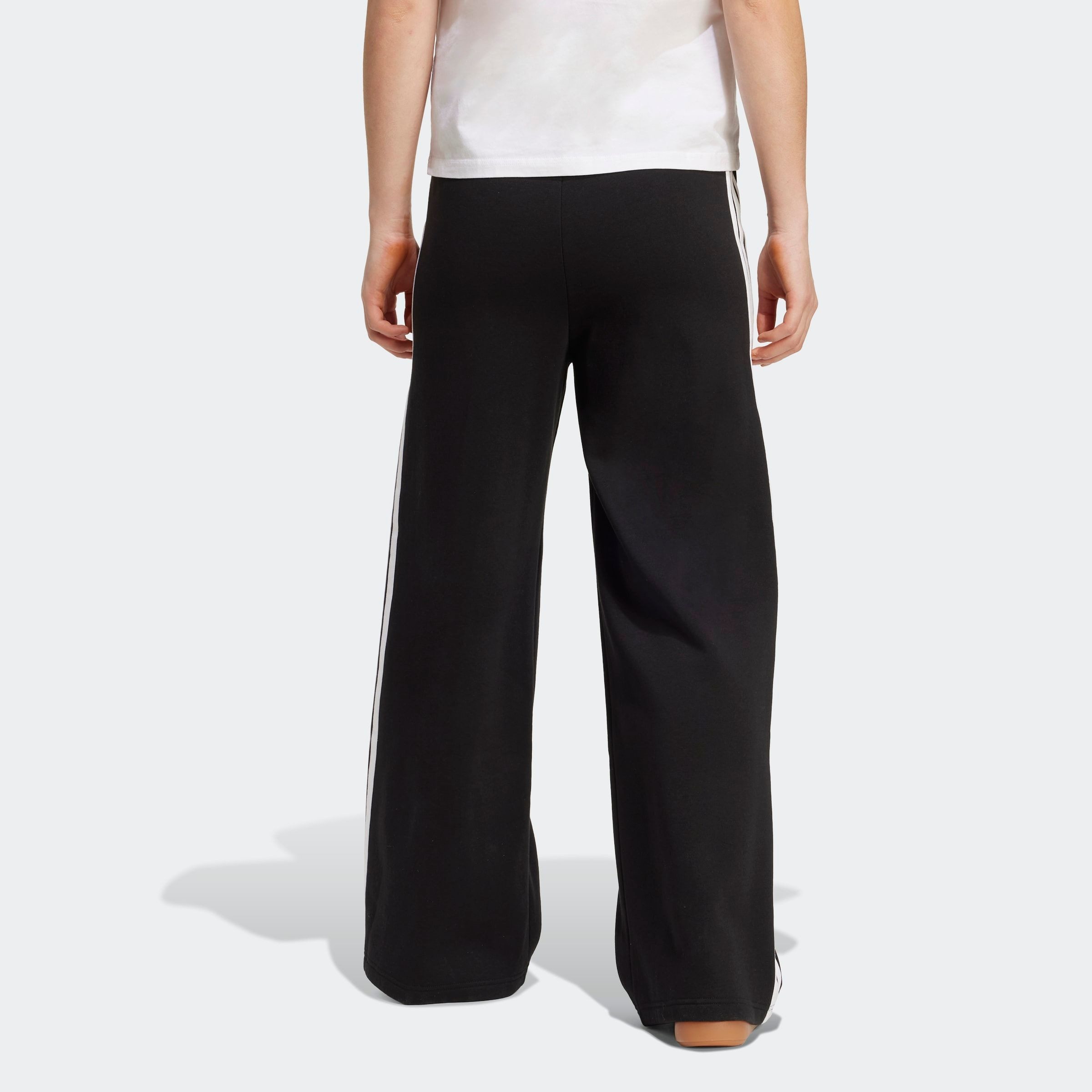 adidas Sportswear Sporthose ADIDAS 3-STREIFEN WIDE weite Beinform, sportlicher Stil, ohne Verschluss