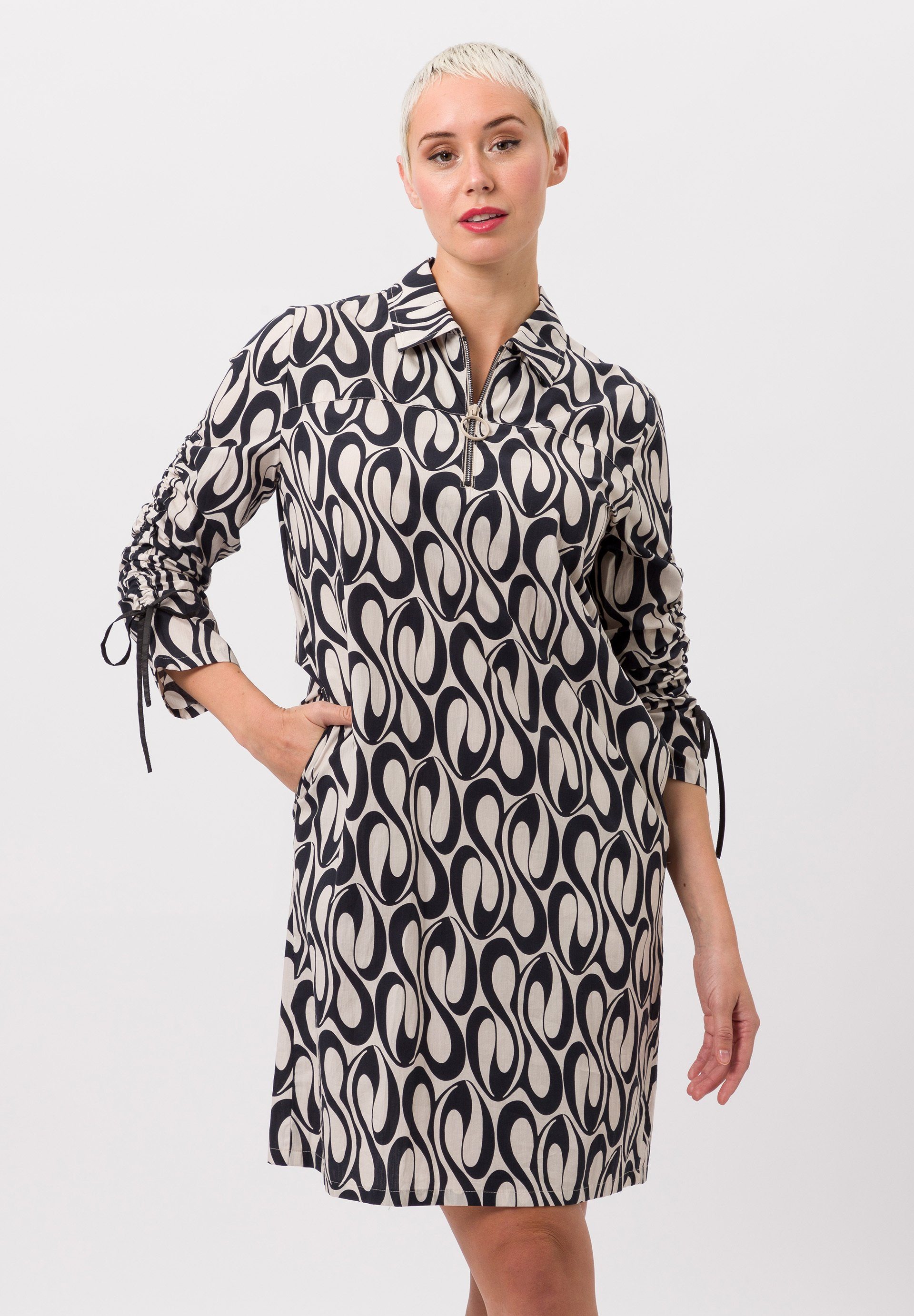 Jerseykleid mit grafischem Alloverprint