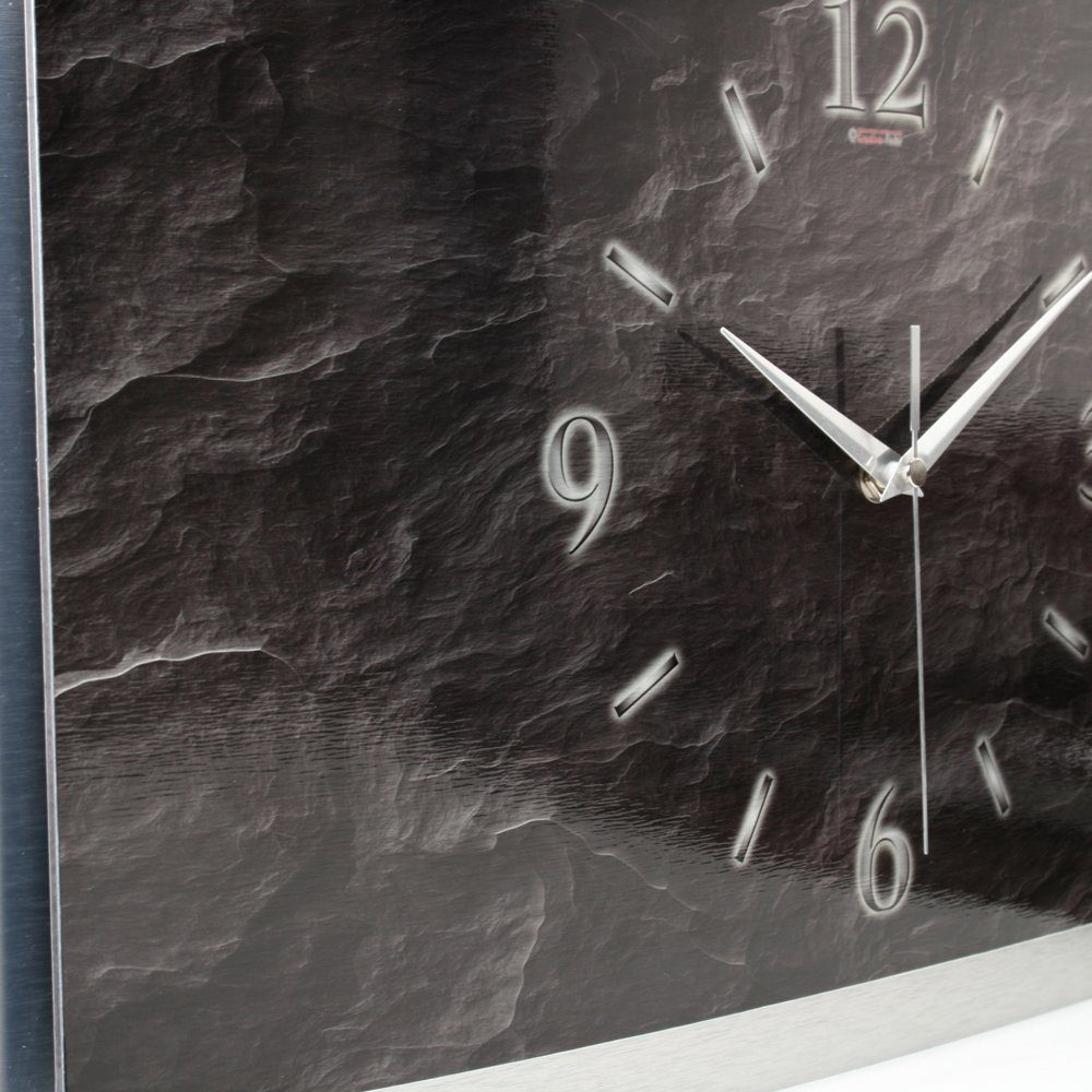 Kreative Feder Funkwanduhr 3D Designer-Wanduhr „Schiefer-Optik“ aus gebürstetem Aluminium (3D-Wölbung; einzigartiges Zwei-Platten-Design; flüsterleises Uhrwerk)