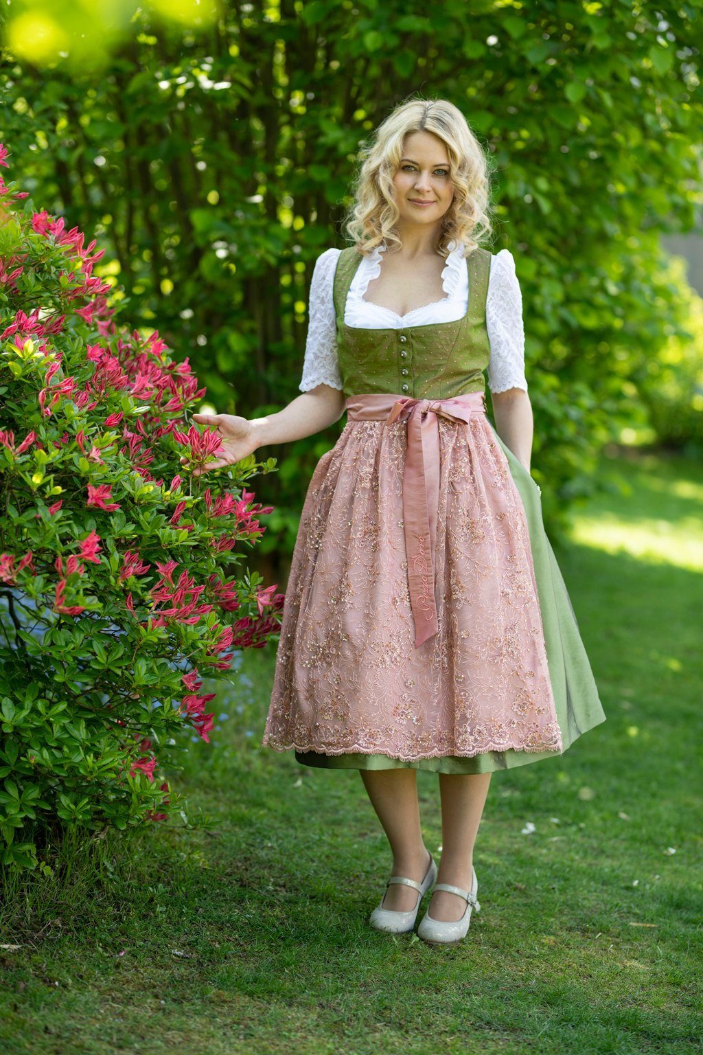 Pezzo D'oro Dirndl Midilänge 70cm grün, für große Größen, lachsfarbene Schürze (2-teilig, Kleid mit Schürze) unter Knopfleiste Reißverschluß für super Passform