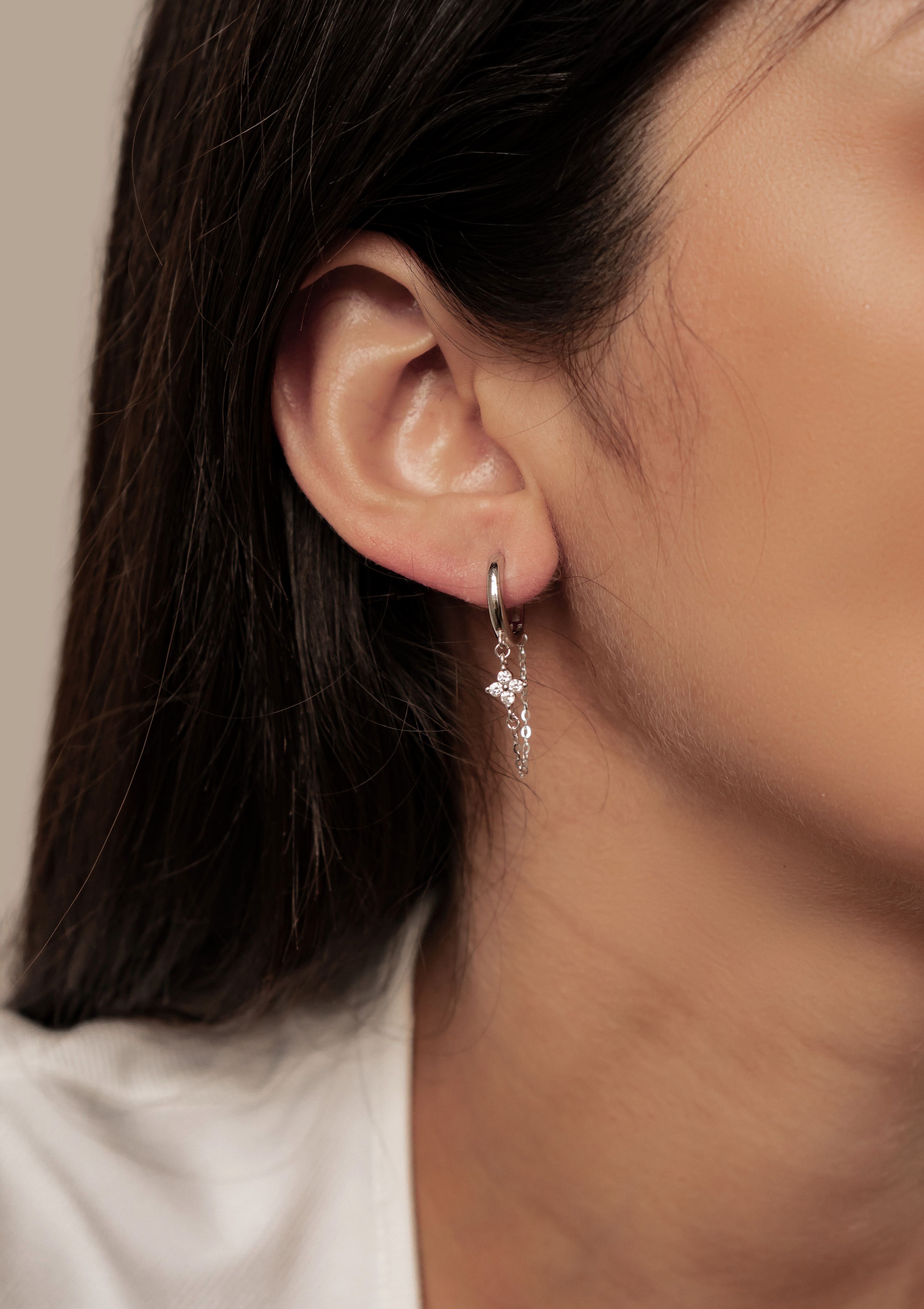 Hey Happiness Paar Ohrhänger Creolen mit Kette & Zirkonia Blume Anhänger, Filigrane Kettenohrringe aus 925 Sterling Silber, vergoldet