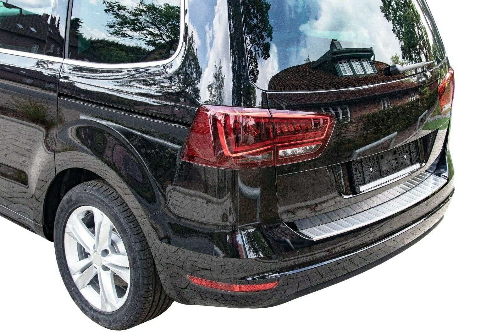 RECAMBO Ladekantenschutz für SEAT ALHAMBRA II ; VW SHARAN II, ab 2010- Stoßstangenschutz, V2A rostfrei, Exklusive Optik, praktischer Schutz & perfekte Passform