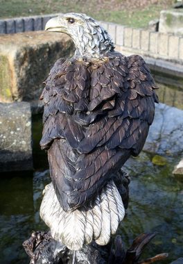 Bronzeskulpturen Skulptur Bronzefigur Adler auf Baumstamm