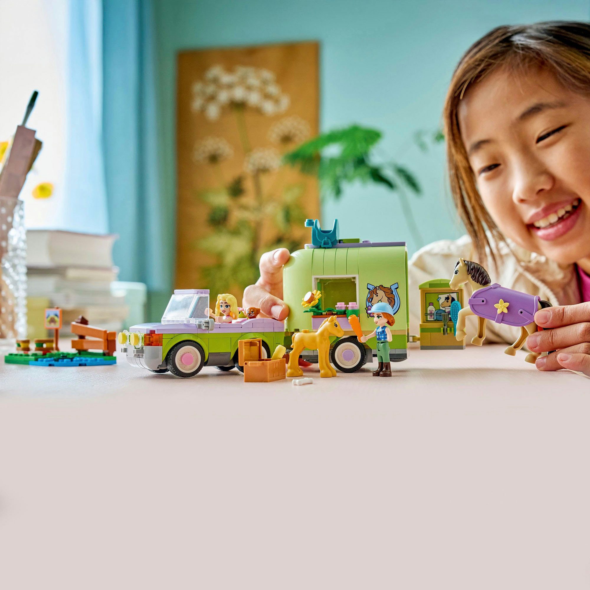 LEGO® Pferd und Fohlen mit Pferdeanhänger (42695), LEGO Friends Konstruktionsspielsteine, (279 St)