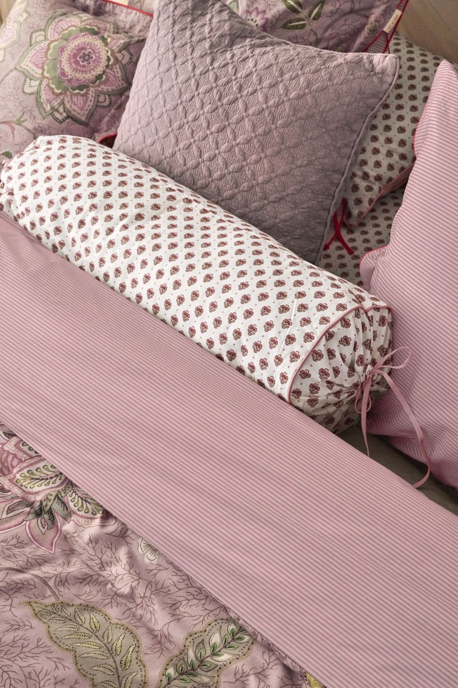 PiP Studio Dekokissen Dekokissen PIP Jaipur Flower Light Pink 22x70 Hellrosa, 22 x 70 cm