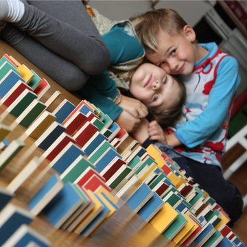 Pestas Spielesammlung, 500 bunte Dominosteine aus Birkensperrholz in einer Box