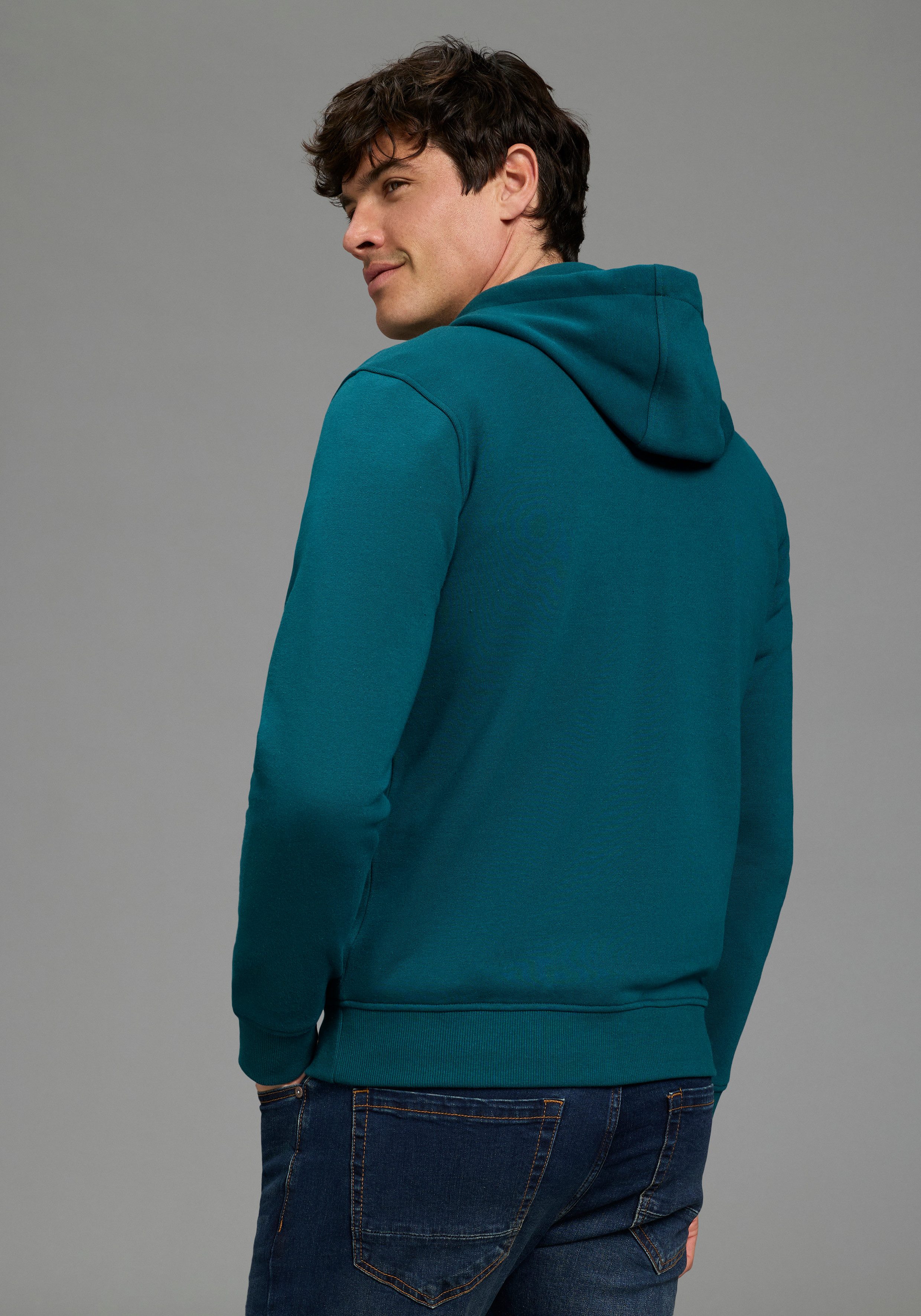 Bruno Banani Kapuzensweatshirt mit Kapuze und Kordelzügen, mit Kängurutasch günstig online kaufen