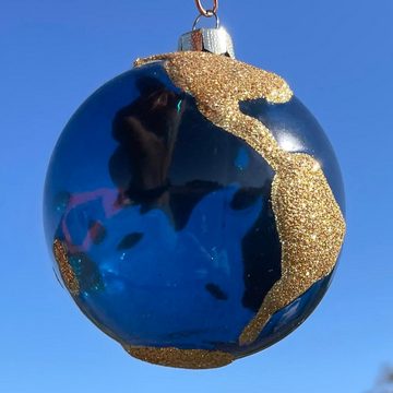 INGE-GLAS® Christbaumschmuck INGE-GLAS® Weihnachts-Hänger Erdkugel goldfarben-blau (1-tlg)