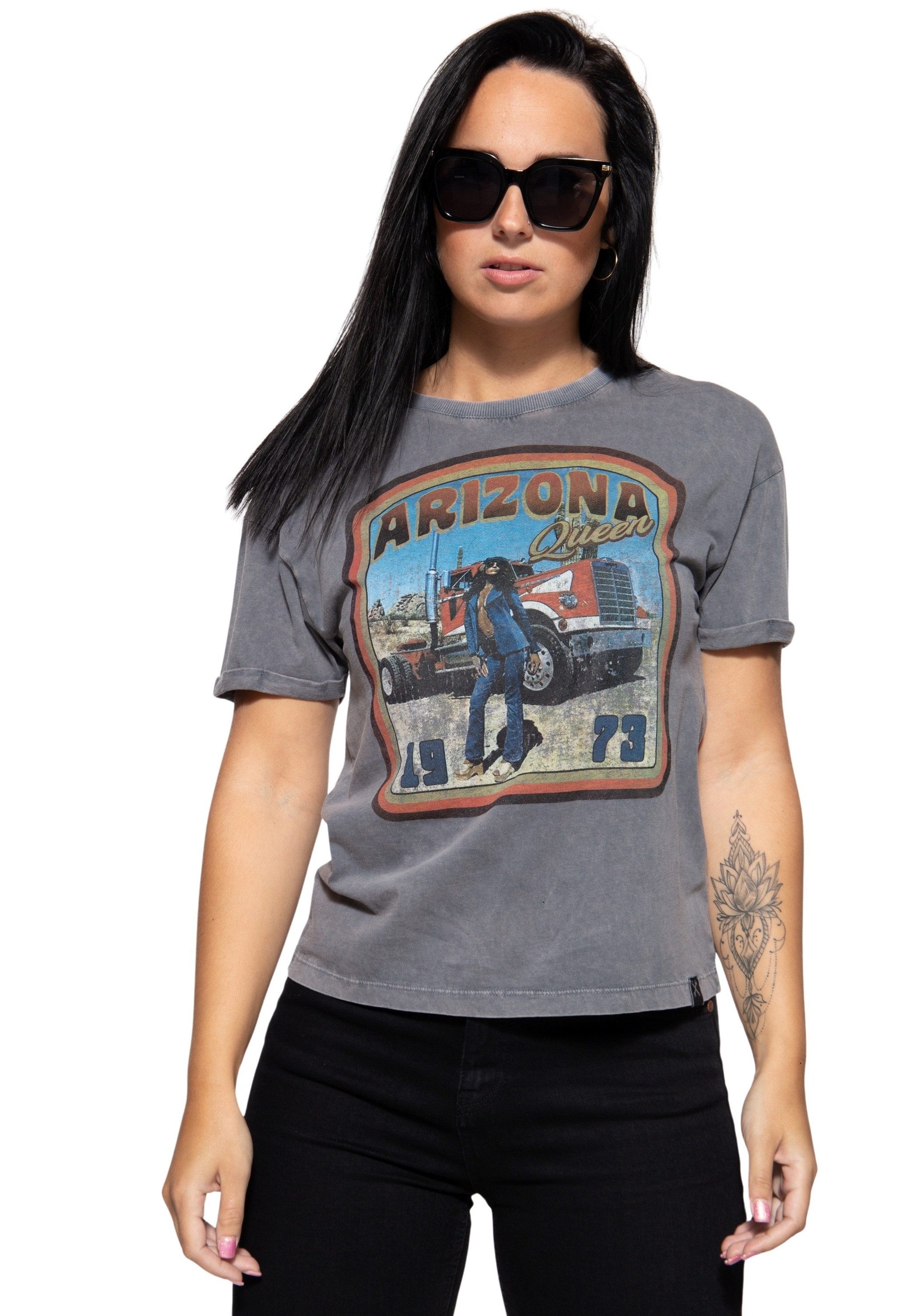 QueenKerosin Kurzarmshirt Arizona Queen mit verführerischem Frontprint
