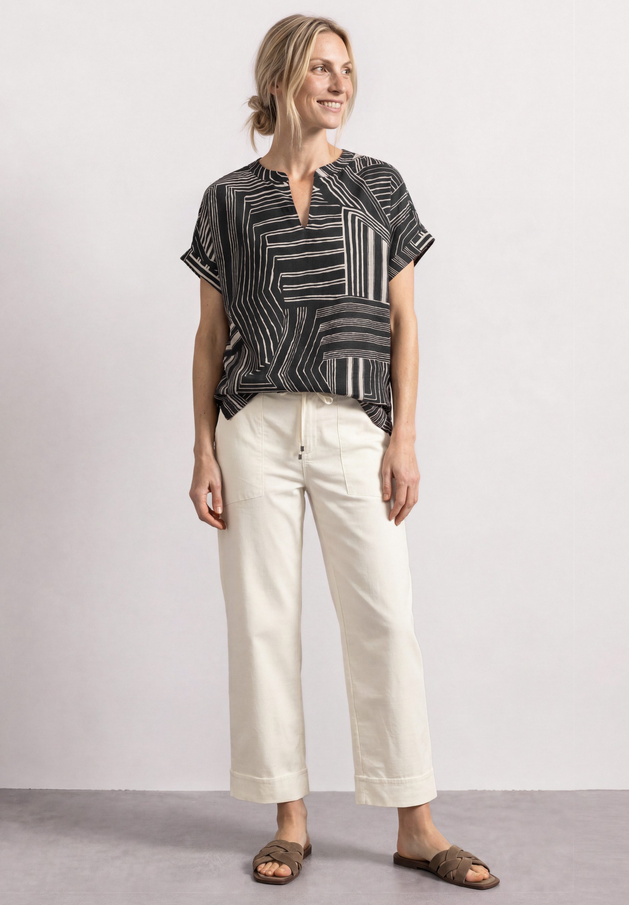 STREET ONE Kurzarmshirt Sommerbluse im Tunika-Look und mit grafischem Muster – Bild 4 von 5