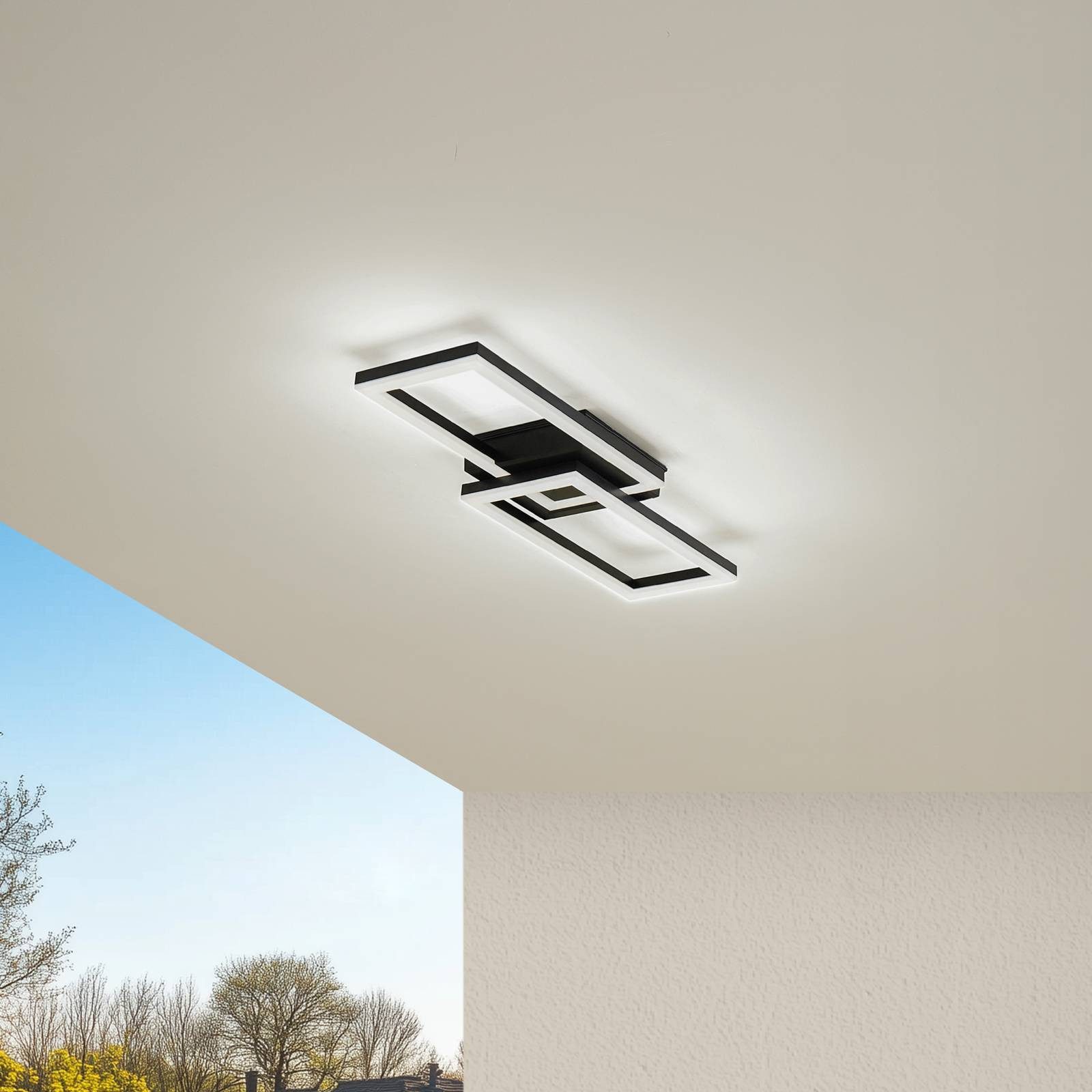 Lindby Außen-Deckenleuchte Finian, Kunststoff Schwarz Farbwechsel warmweiß / tageslicht IP54, LED 23,5 W gesamt, Farbwechsel warmweiß / tageslicht