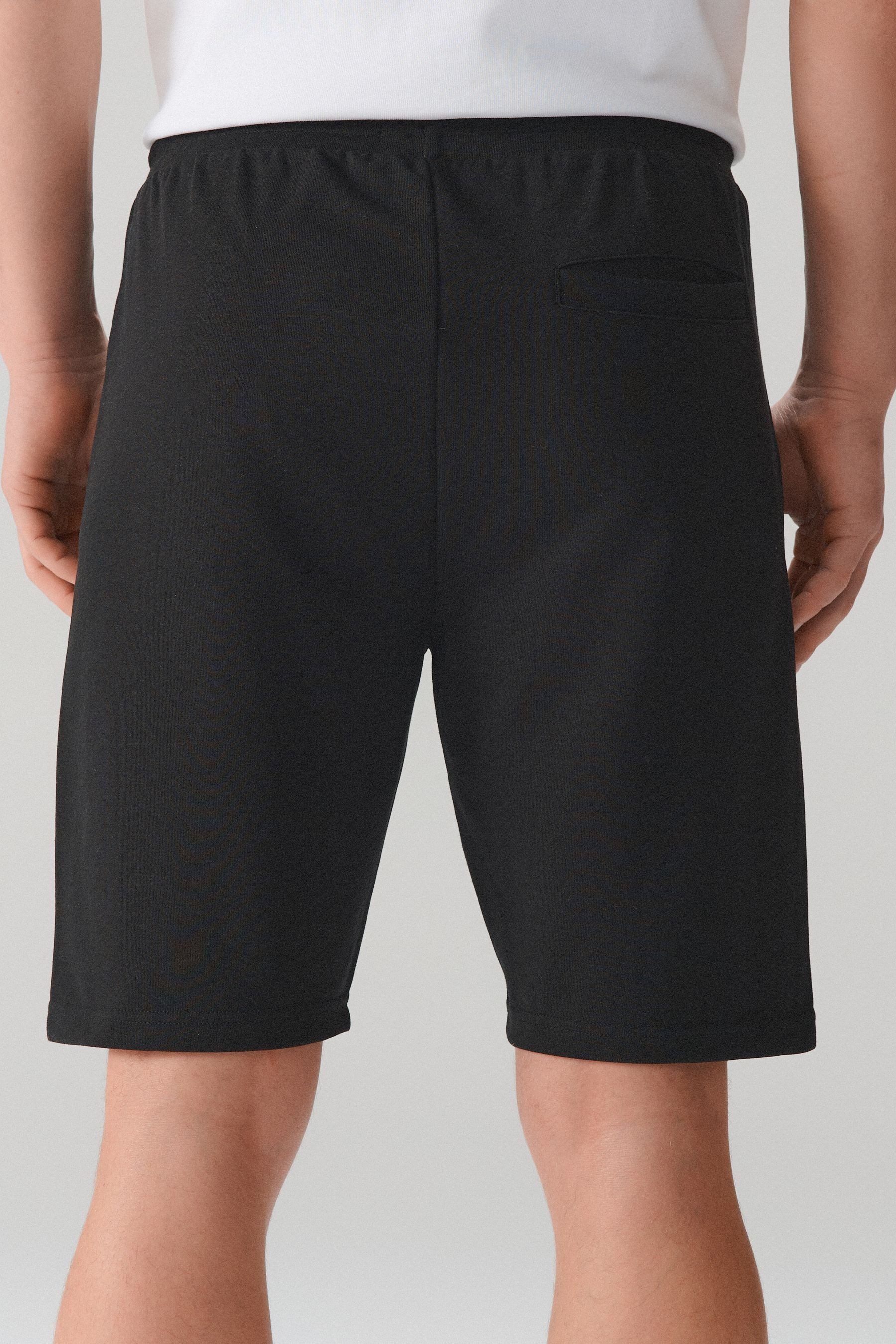 Next Sweatshorts Slim Fit Jersey-Shorts mit Reißverschlusstaschen (1-tlg) – Bild 4 von 5