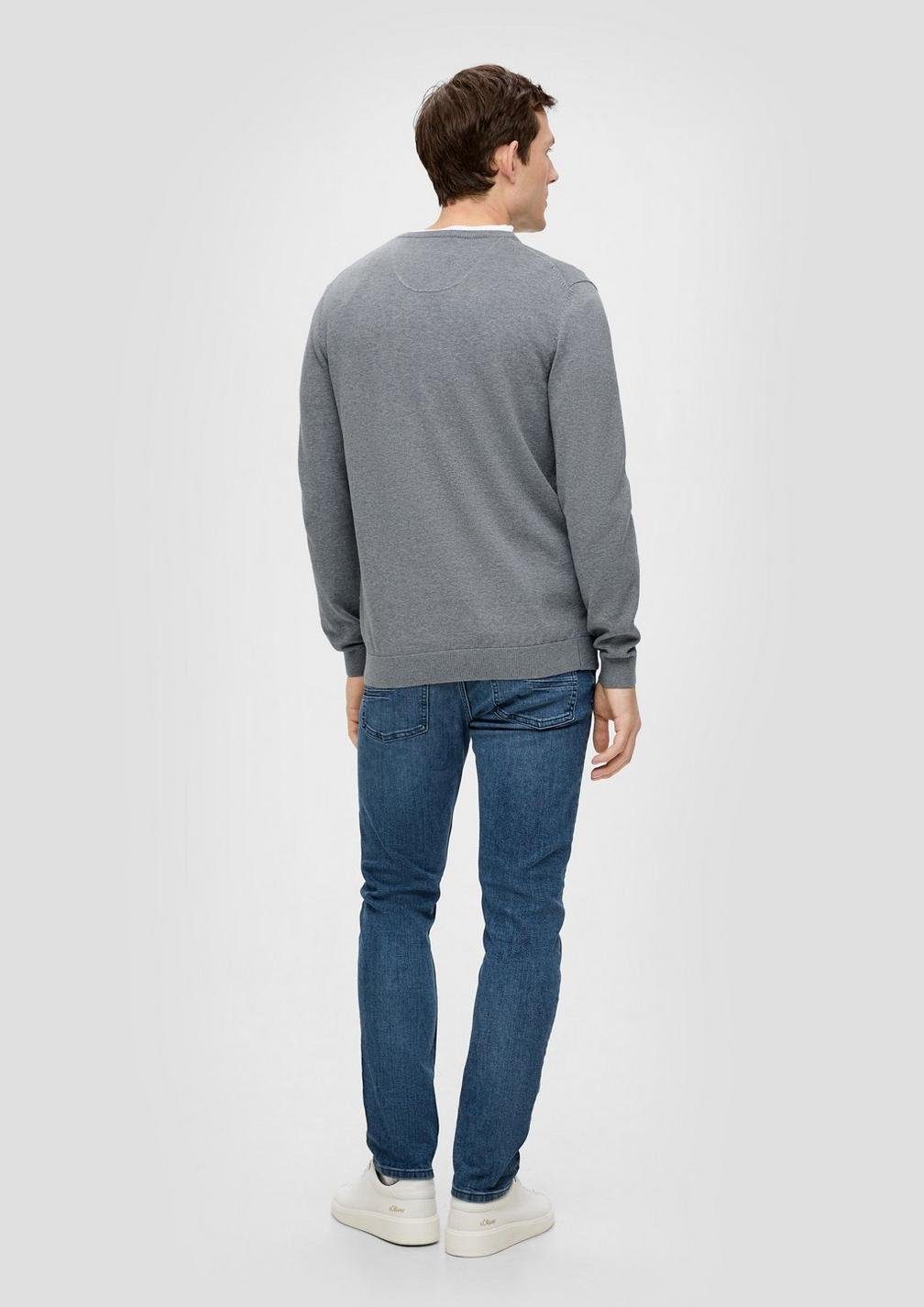 s.Oliver V-Ausschnitt-Pullover Casual (1-tlg) mit V-Ausschnitt und Logo-Stickerei, Feinstrick