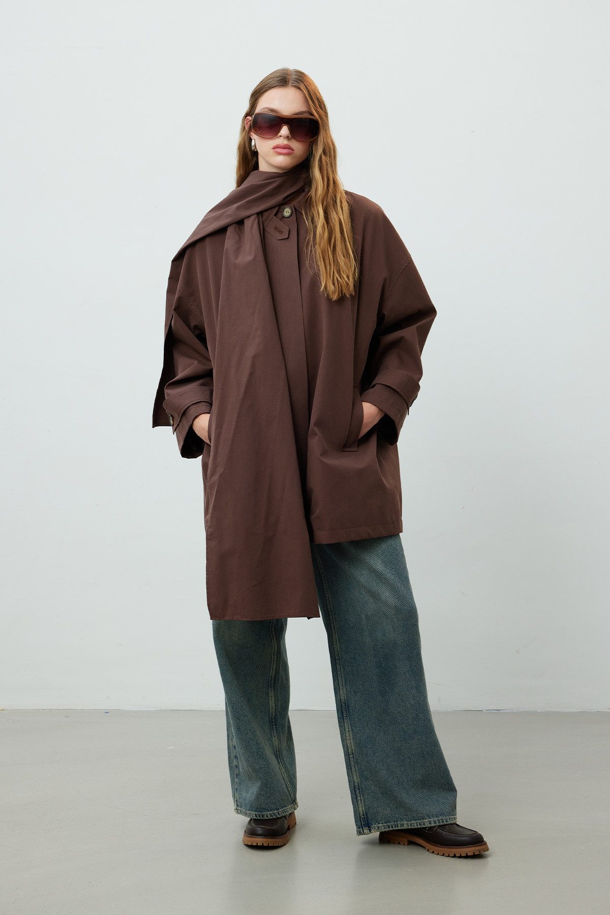 MANUKA Trenchcoat Oversized schwarzer Trenchcoat mit Detail