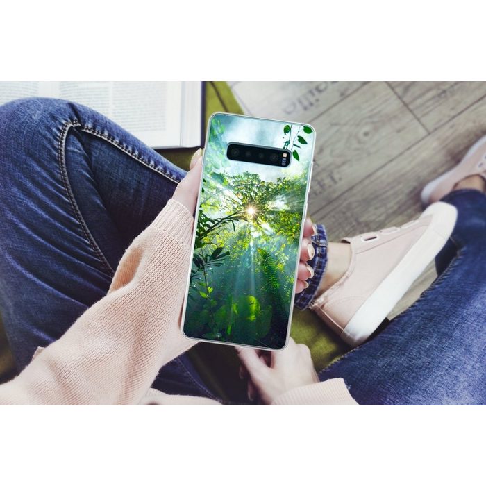 MuchoWow Handyhülle Die Sonne scheint durch die Wälder eines Regenwaldes in Malaysia Phone Case Handyhülle Samsung Galaxy S10+ Silikon Schutzhülle FN11380