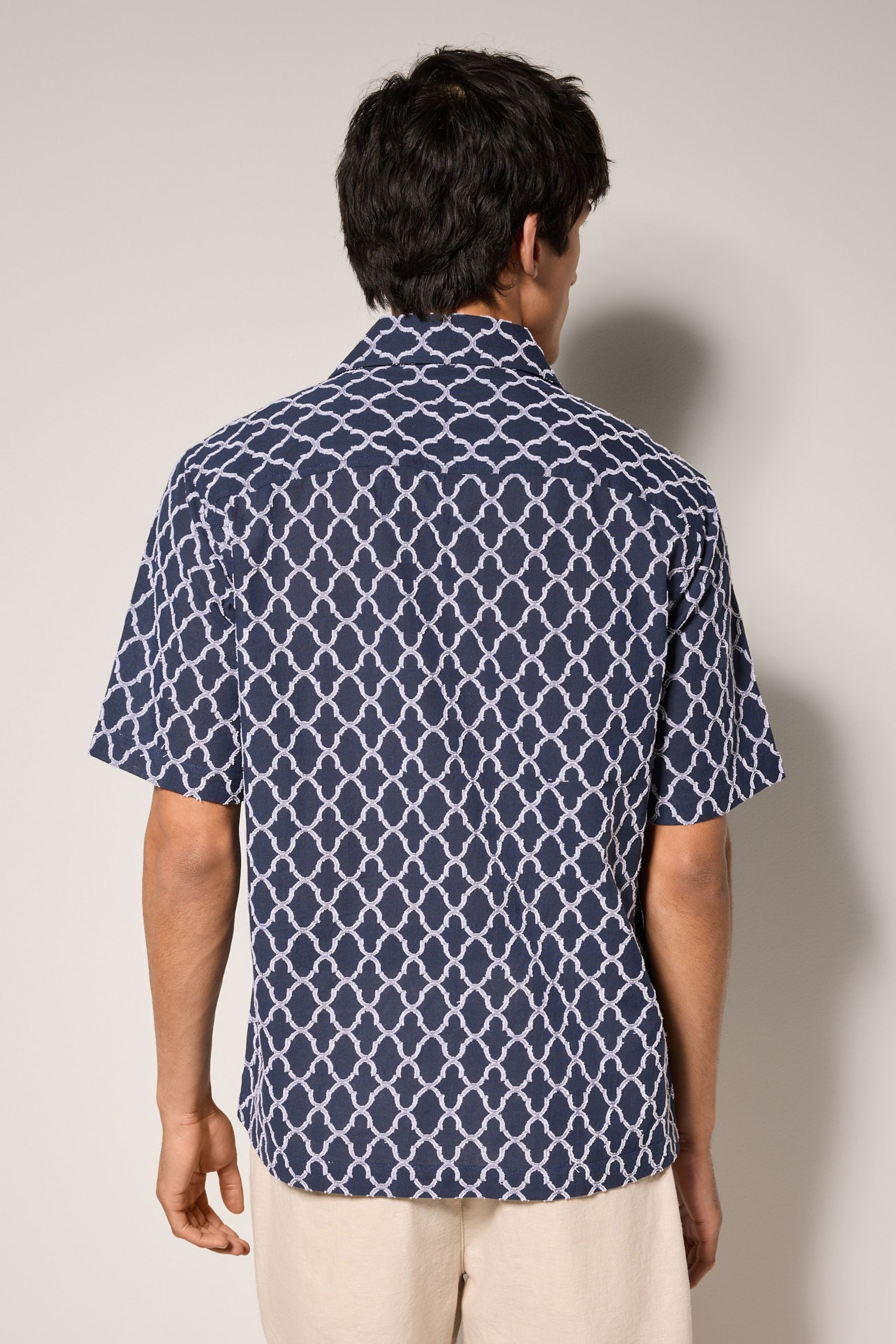 Next Kurzarmhemd Strukturiertes Trellis Kurzarmhemd aus Baumwolle (1-tlg) günstig online kaufen