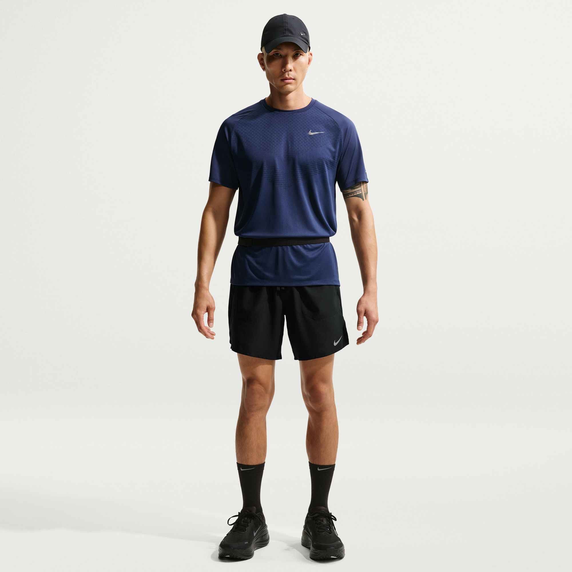 Nike Laufshorts M NK DF STRIDE 7IN BF SHORT für Training geeignet, mit Gummizug, aus Polyester