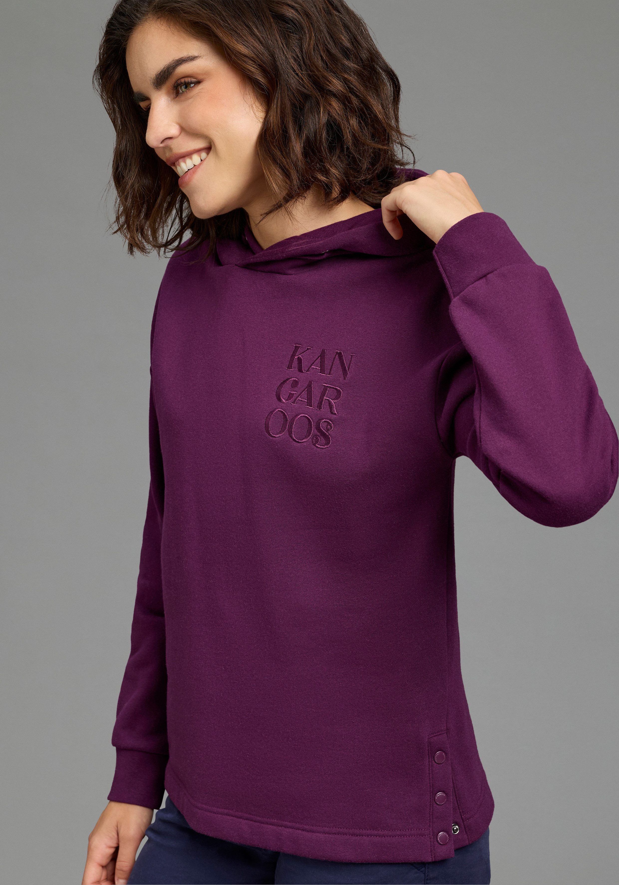 KangaROOS Kapuzensweatshirt mit Rippbündchen an Ärmeln und Saum, lässig geschnitten, hüftbedeckend. € 39,99, (€ 39,99 pro 1 Stk).