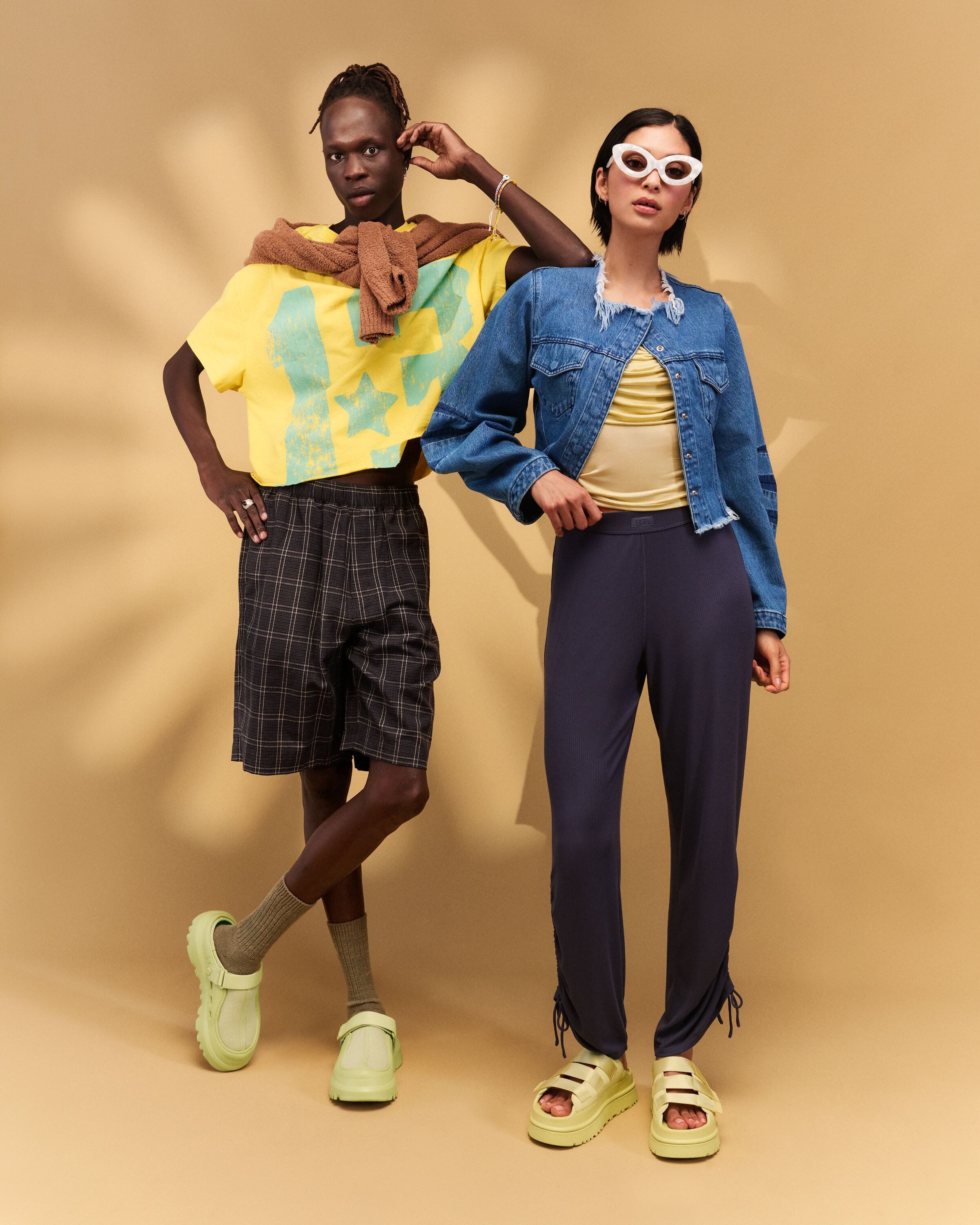 UGG GOLDENGLOW SLIDE Pantolette, Plateauschuh, Sandale, Flats mit Fußbett günstig online kaufen