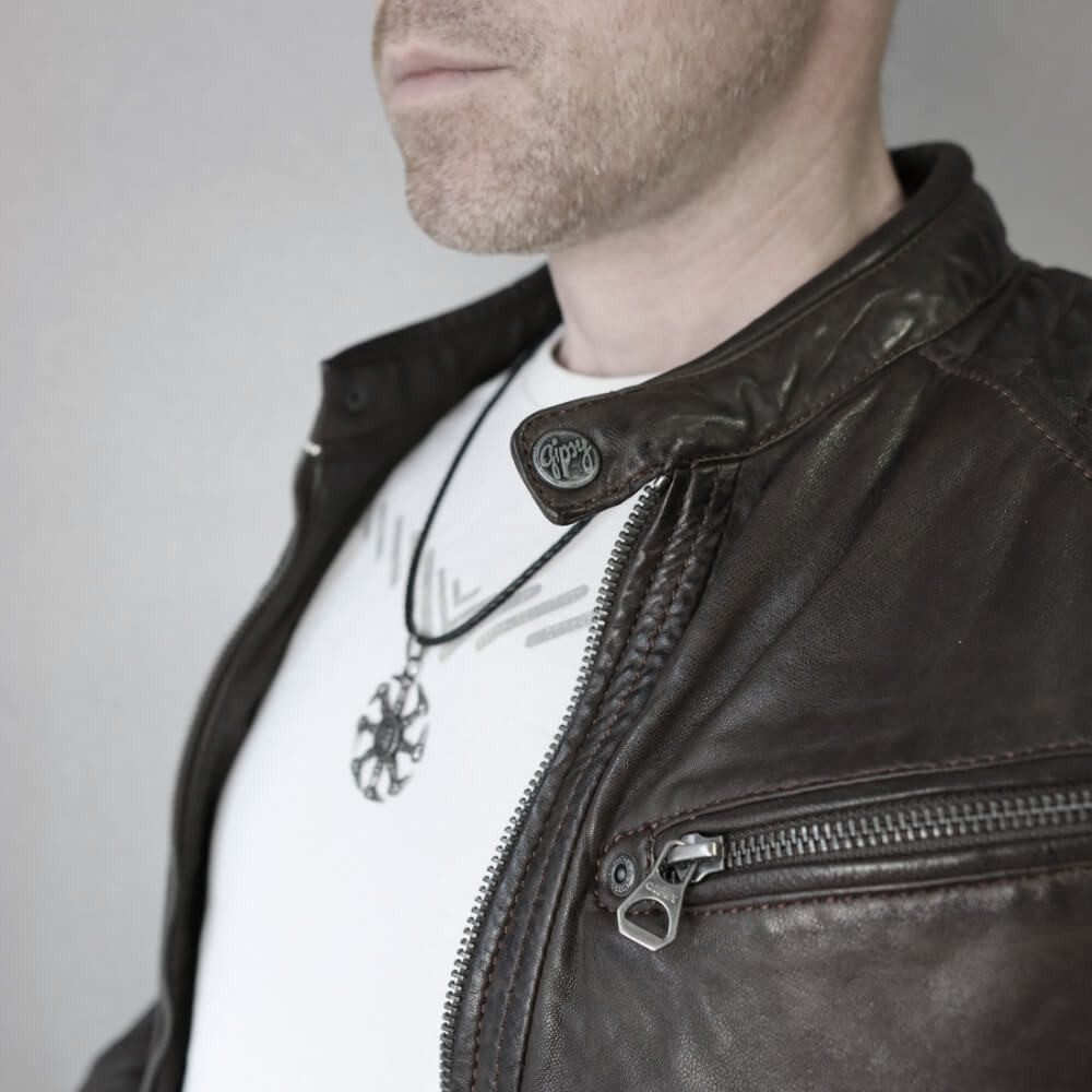 DALMARO Kette mit Anhänger Lederkette Edelstahlkette 316L GLÜCKSRAD, Herren Halskette Biker / Wikinger Kette - Schmuckbox