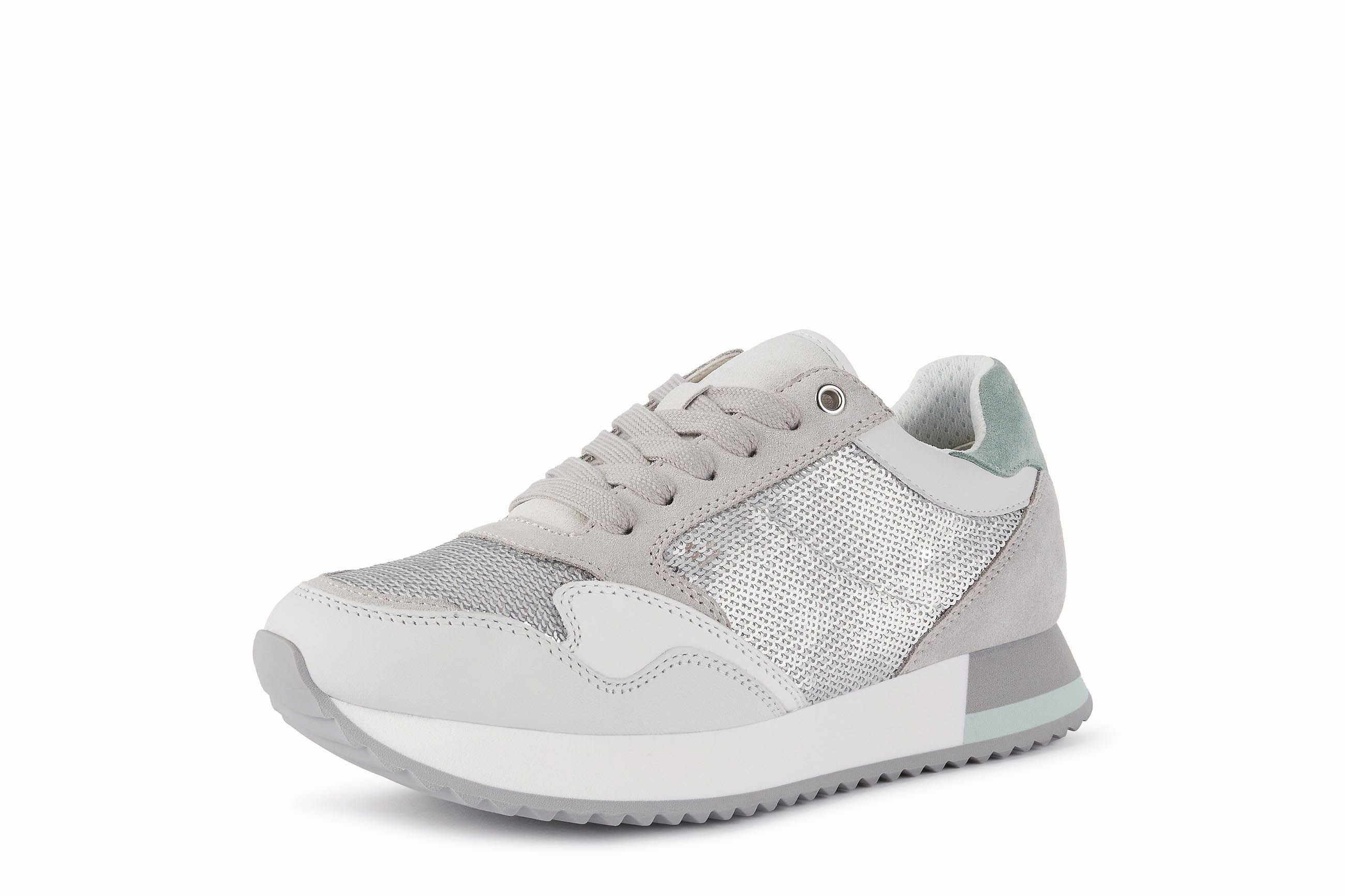 Sneaker