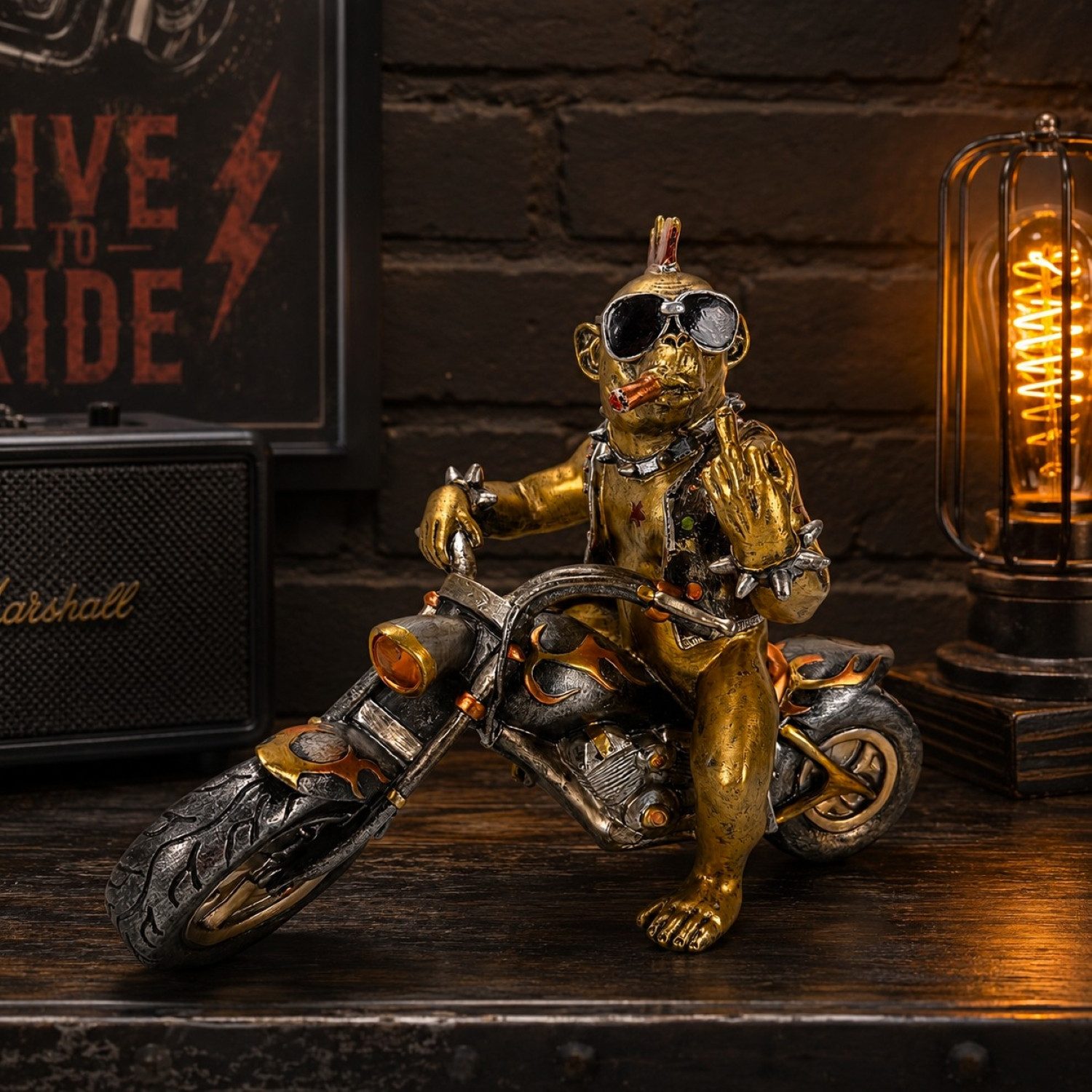 Online-Fuchs Dekofigur rockiger Affe auf dem Motorrad - Deko für Garten & Wohnzimmer (cooles Design in Gold, Silber und Kupfer, Geschenkidee für Motorrad-Fans), aus langlebigem Kunstharz gefertigt, wetterfest - 33 cm groß