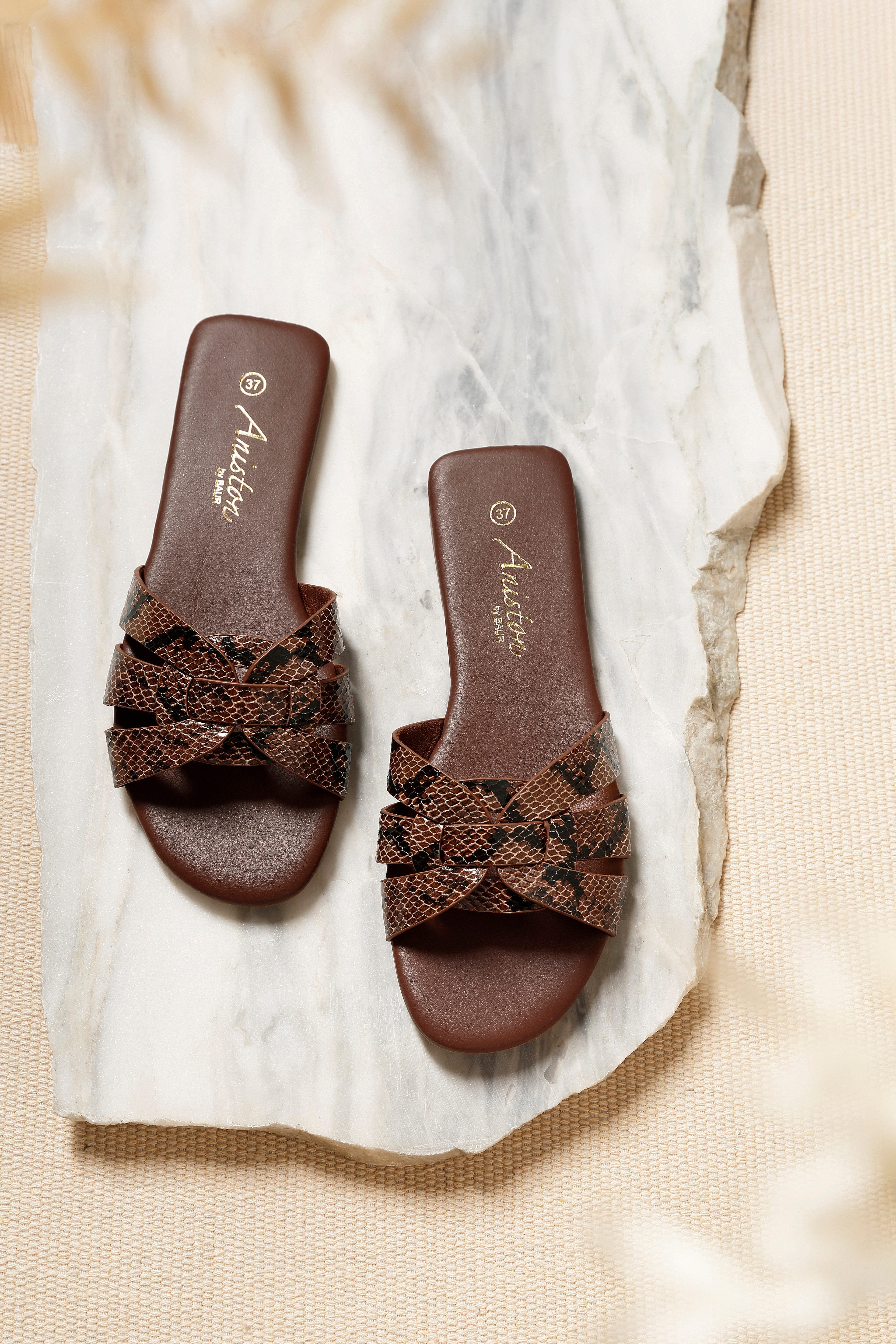 Aniston SHOES Pantolette Sommerschuh, Flat, schmale Form - NEUE KOLLEKTION
