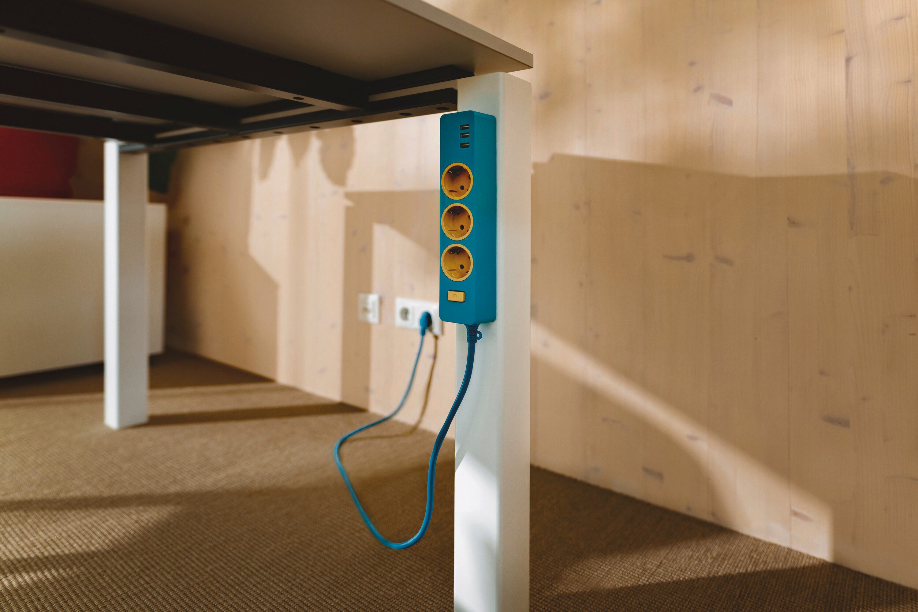 tesa Doppelklebeband Universal Tape mit Nano Power, doppelseitig transparent, extra stark (Packung, 1-St., wiederverwendbares, leicht ablösbares Montageband für innen und außen) Nanotape zum Befestigen, Dekorieren, Organisieren, Kleben ohne Nägel