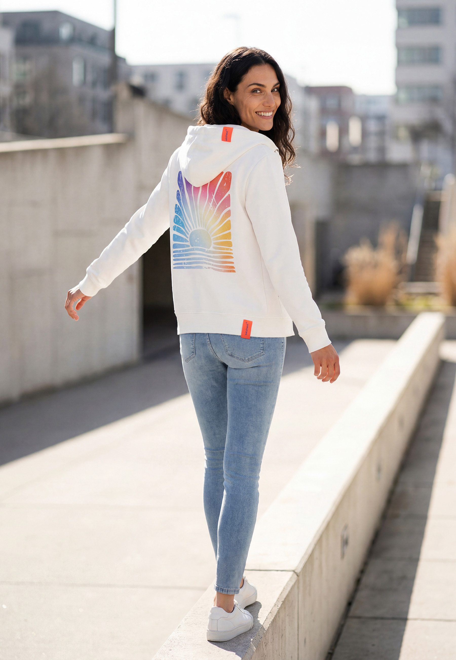 salzhaut Sweatjacke APPELSNUT Damen Relaxed-Fit komfortabler Fit, nordisch klar – entspannter Look mit Haltung