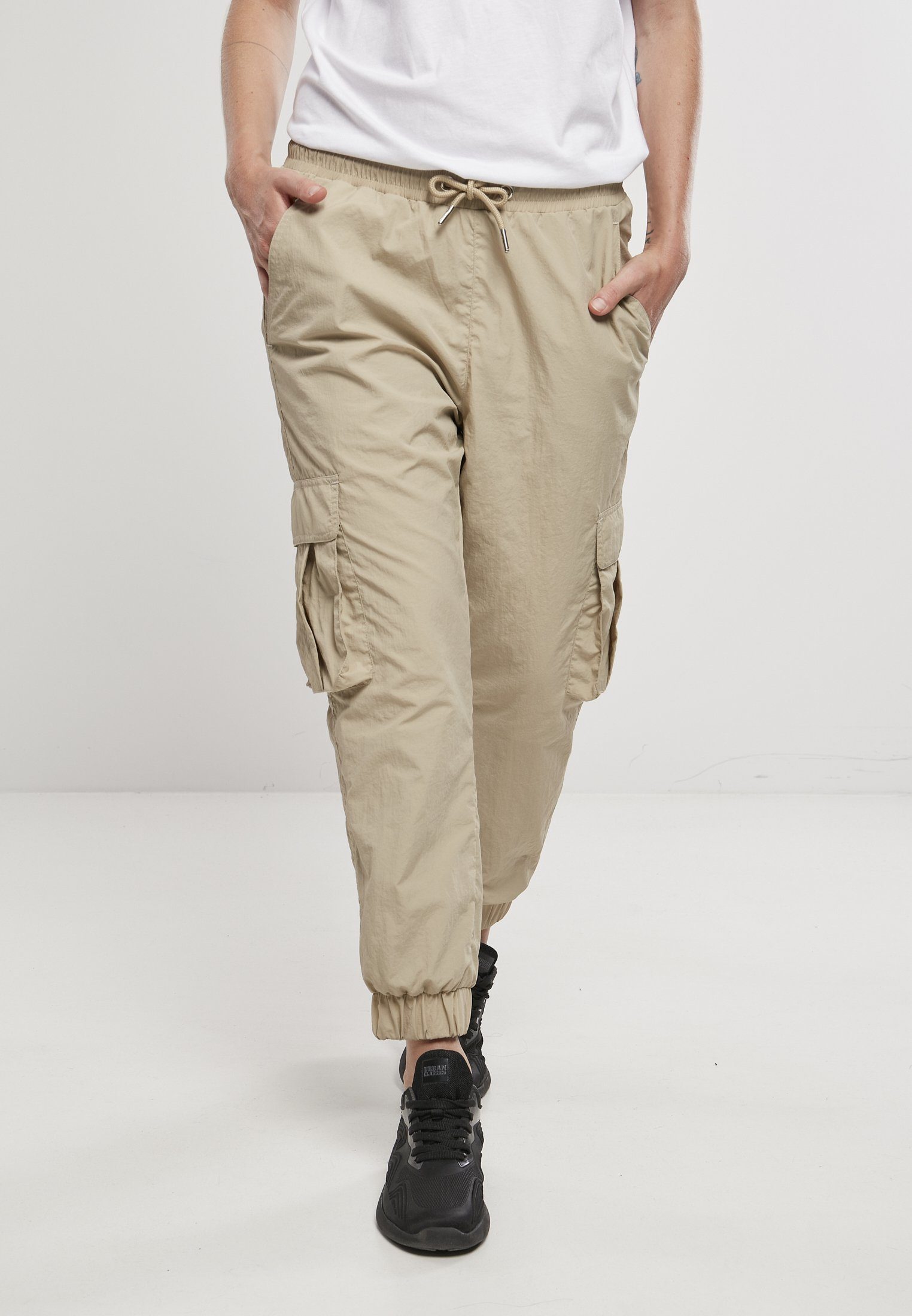 URBAN CLASSICS Cargohose Damen Ladies High Waist Crinkle Nylon Cargo Pants (1-tlg) concrete