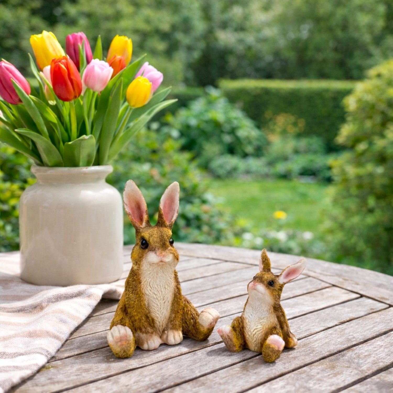 Online-Fuchs Dekofigur Gartenfiguren 2 Hasen, Kaninchen für draußen - Deko Frühling & Sommer (9 und 15,5 cm groß, süßes Design), aus langlebigem Kunstharz gefertigt - Wetterfest